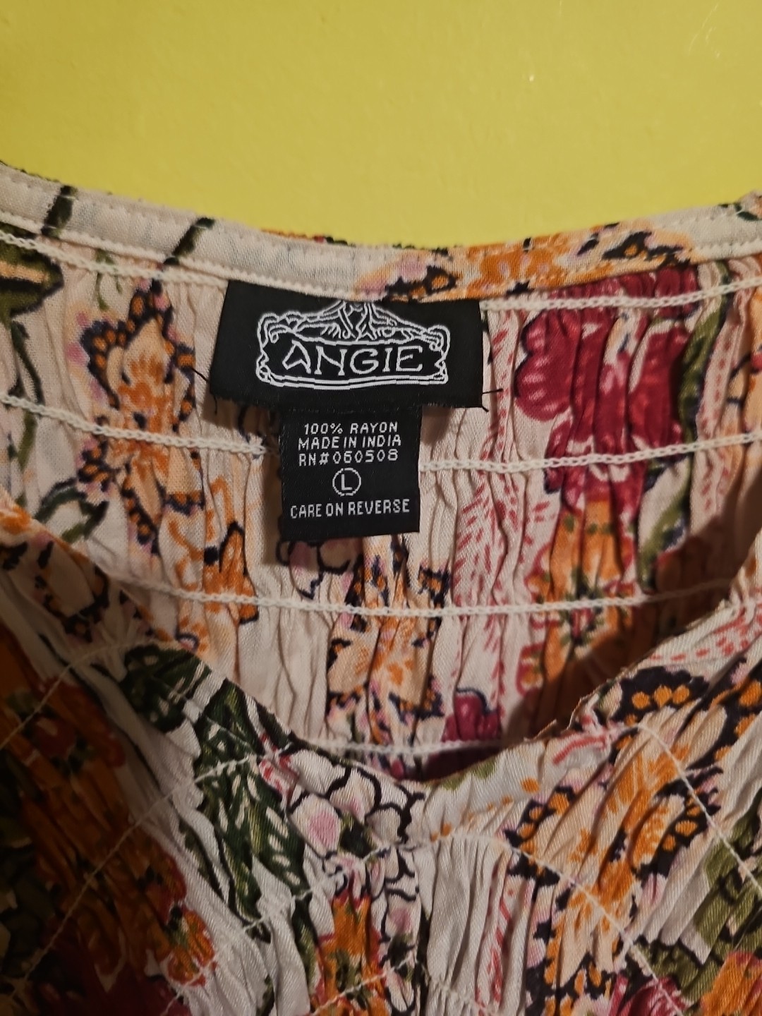 NWT Angie Junior Size Large Boho Ruched Peach Pink Floral Blouse Top Vneck