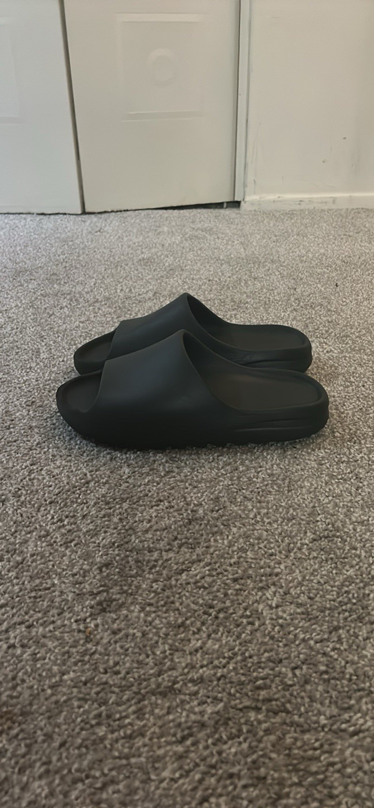 Yeezy Slides ‘Dark Onyx’ Size 12 M