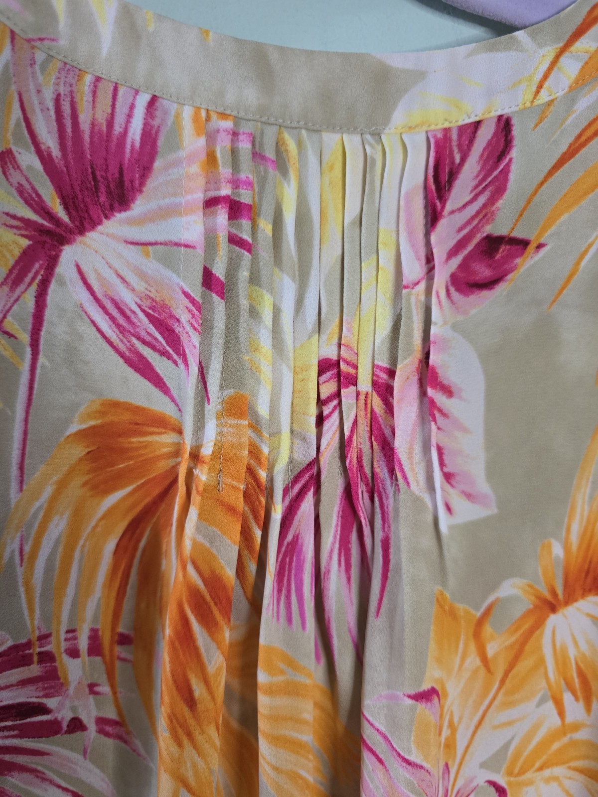 NYDJ Womens XS Tropical Palm Print Blouse Orange Pink 3/4 Sleeve Pleated V-Neck