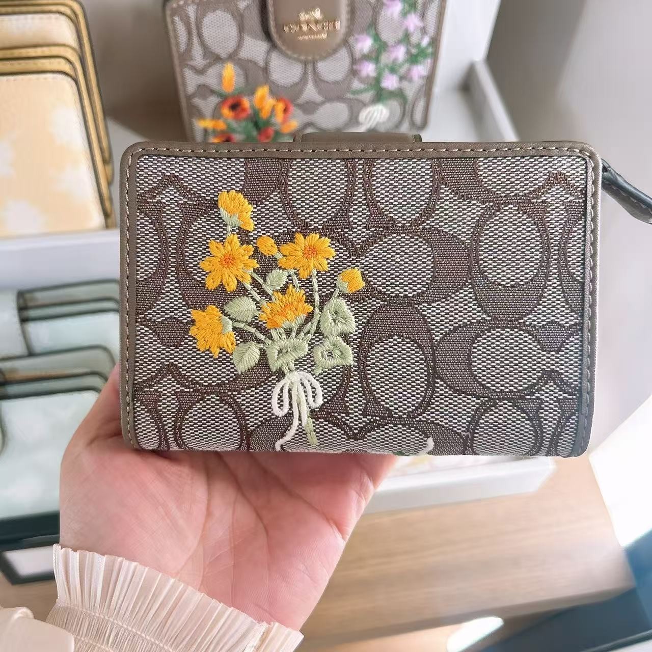 NWT Coach Medium Corner Zip Wallet CEC30/CEC31/CEC32 In Pretty/With Floral