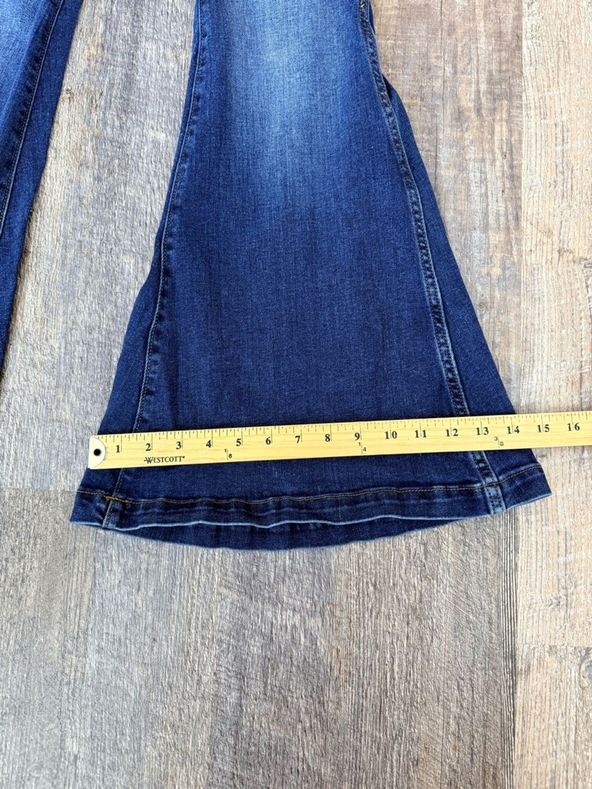 Wrangler Retro Flare Jeans Dark Blue Size 26 Stretch Comfort Bell Bottoms