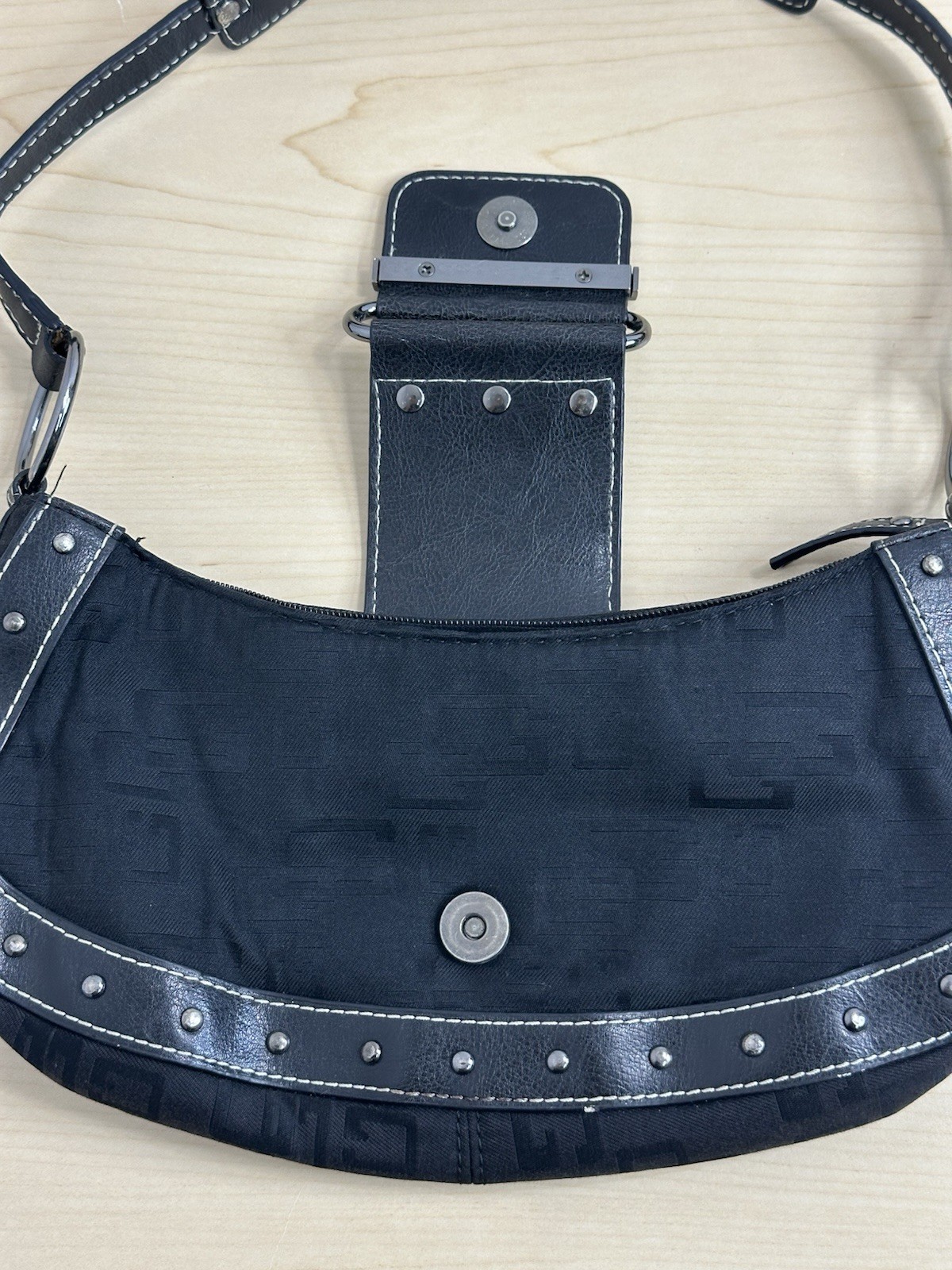 GUESS Vintage Black Logo Shoulder Bag Studded Buckle Magnetic Close Silver
