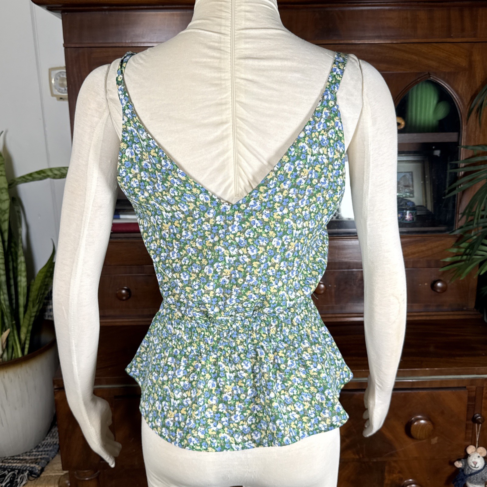 Sienna Sky Blouse Small Green Blue Floral Peplum Cami Tank Cinched Tie Waist