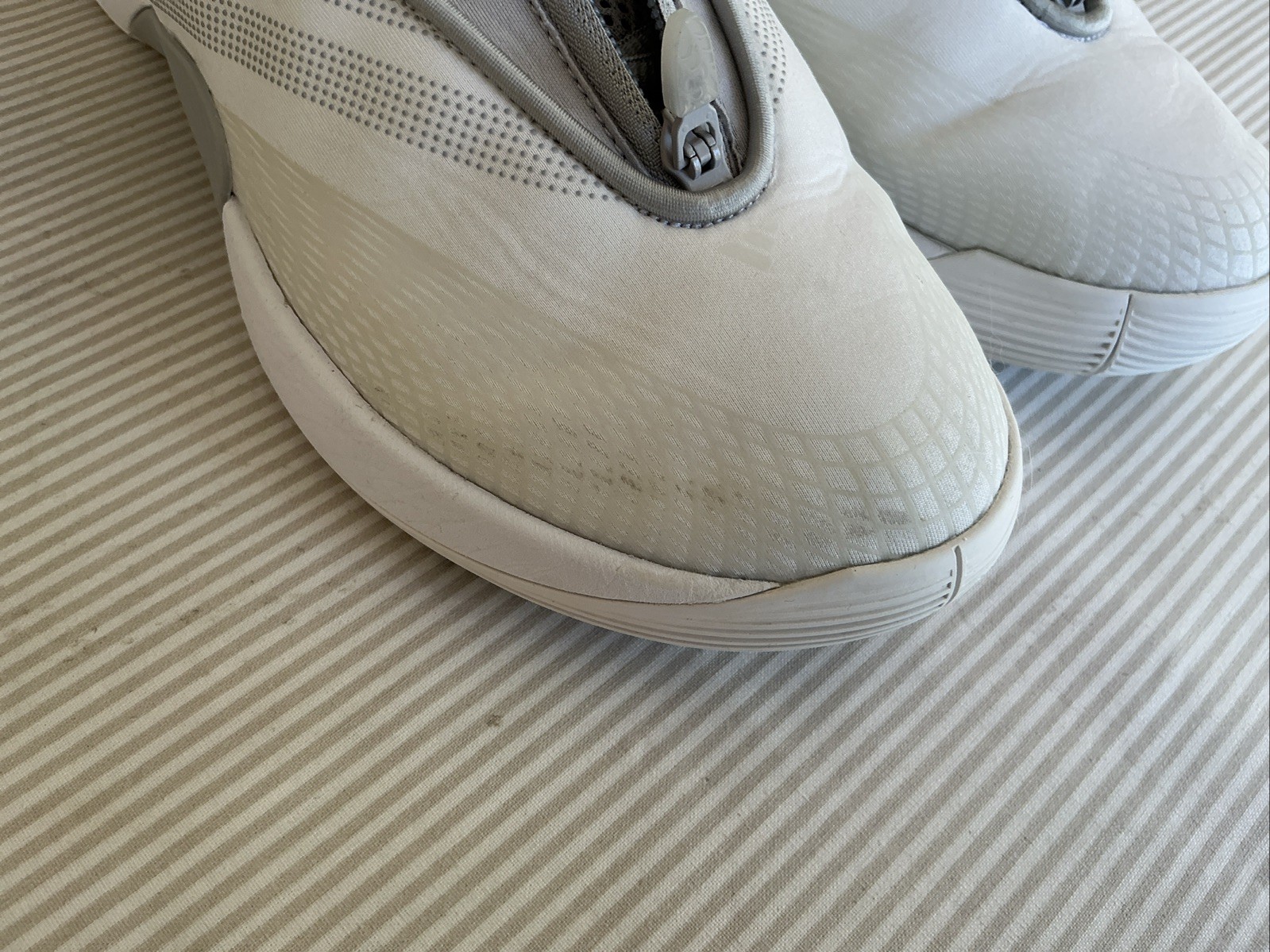 Adidas D.O.N. Issue #7 White Grey Men’s Basketball Shoes Sz 9.5 JS1299