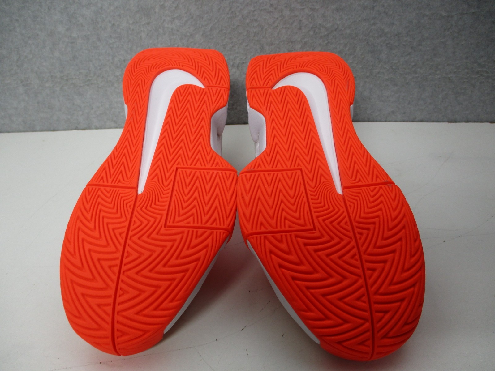Nike Zoom Challenge Pickleball Tennis Shoes Womens Sz 8.5 Crimson Orange
