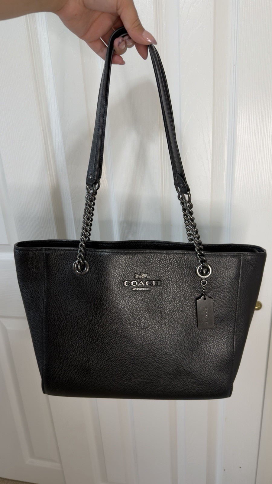 Coach Black Pebbled Tote Shoulder Bag Chain Strap Zip, Lined, Pockets, Charm