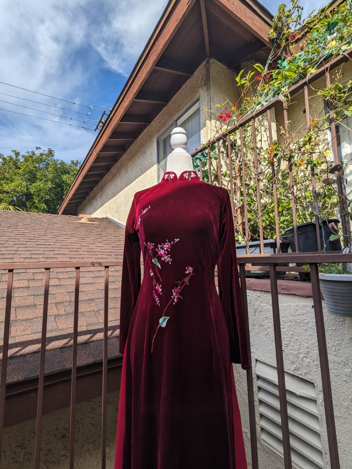 Ao Dai Nhung XL Đỏ Đô Thêu Tay – Ngực 94 cm, Eo 82 cm + Quần Lụa Đỏ