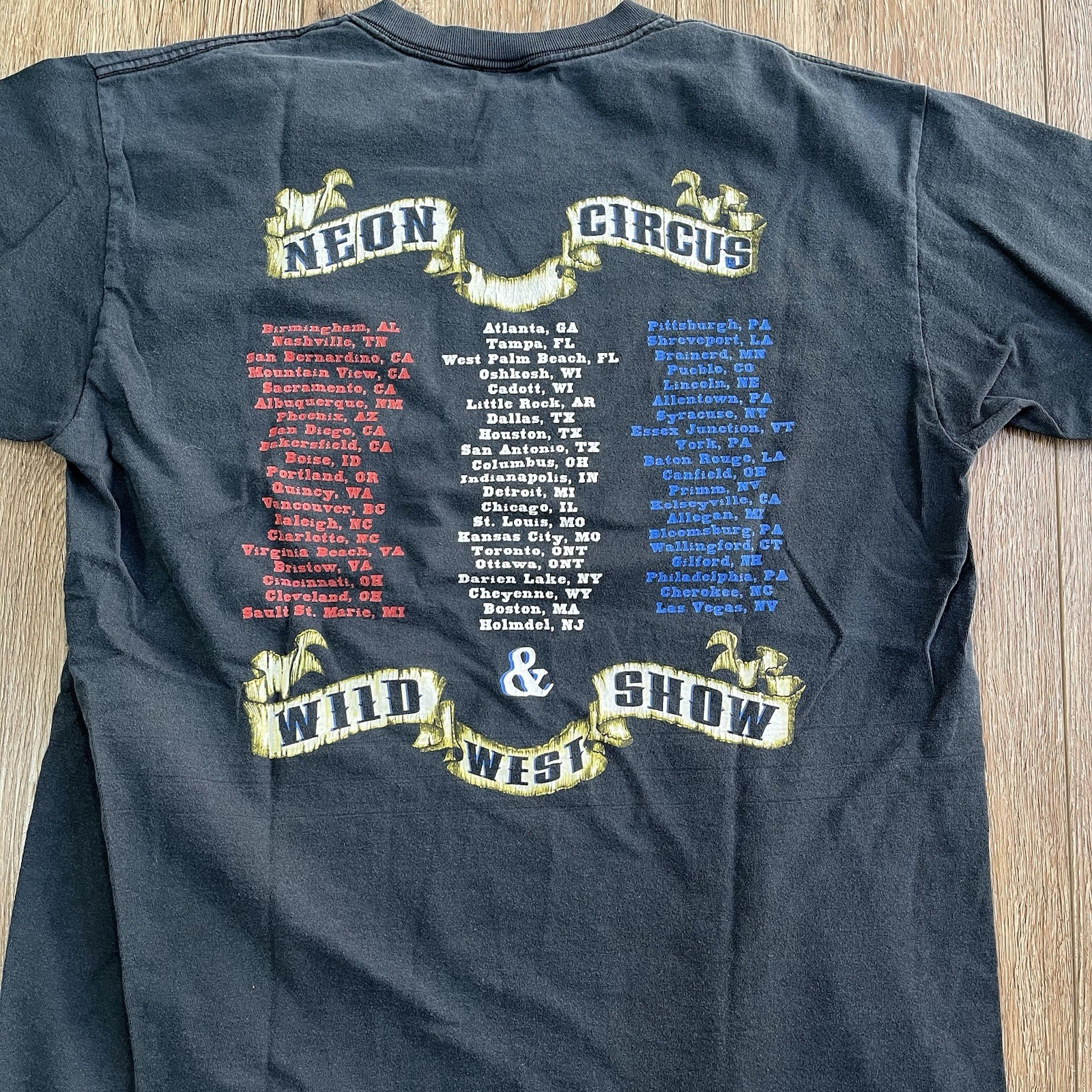 Vintage 2002 Brooks & Dunn Neon Circus, Wild West Show Tour Band Tee Size Large