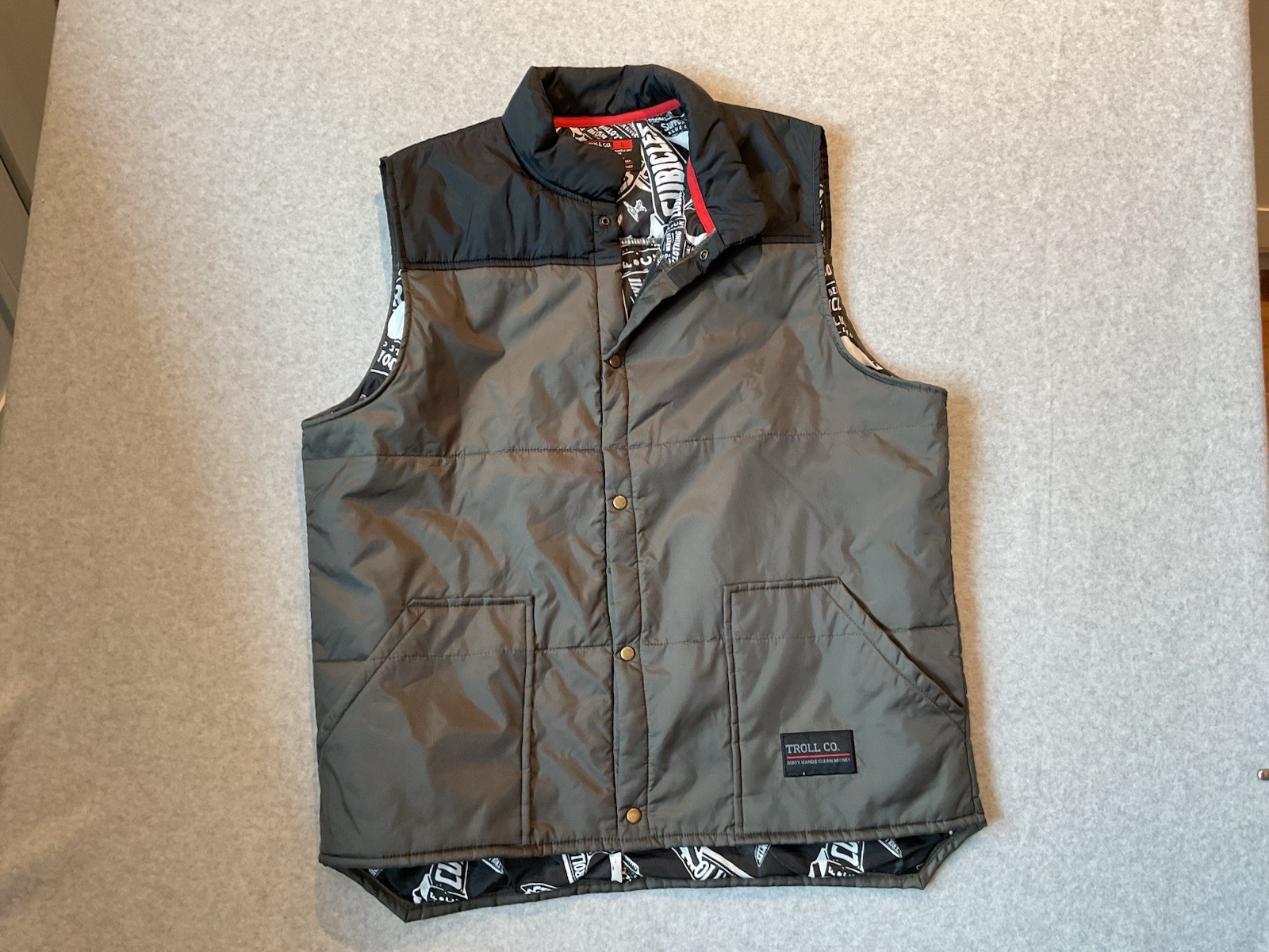 Troll Co Dirty Hands Clean Money Packable Puffy Vest L Gray Black
