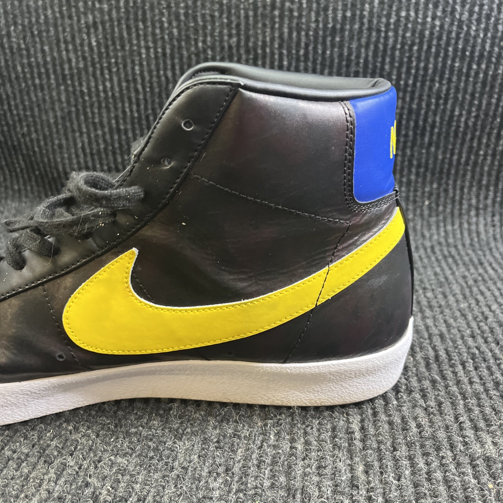 🔥🔥🔥Nike Blazer Mid Peace, Love, and Basketball 2020 Size 15 Used Good
