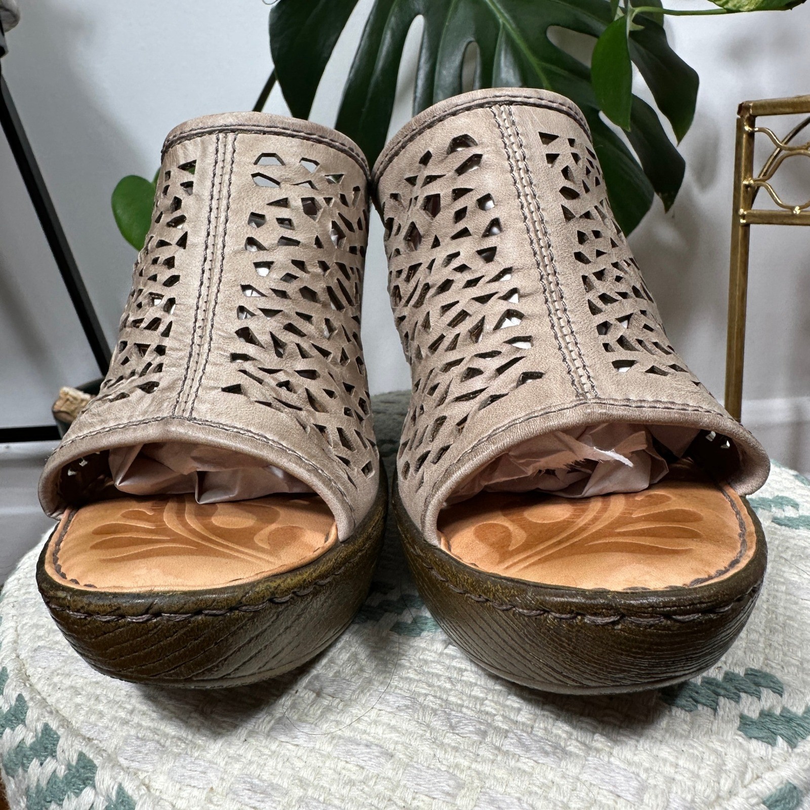 Born Kismet Leather Cutout Platform Mule Heels Taupe Brown Peep Toe Women 9