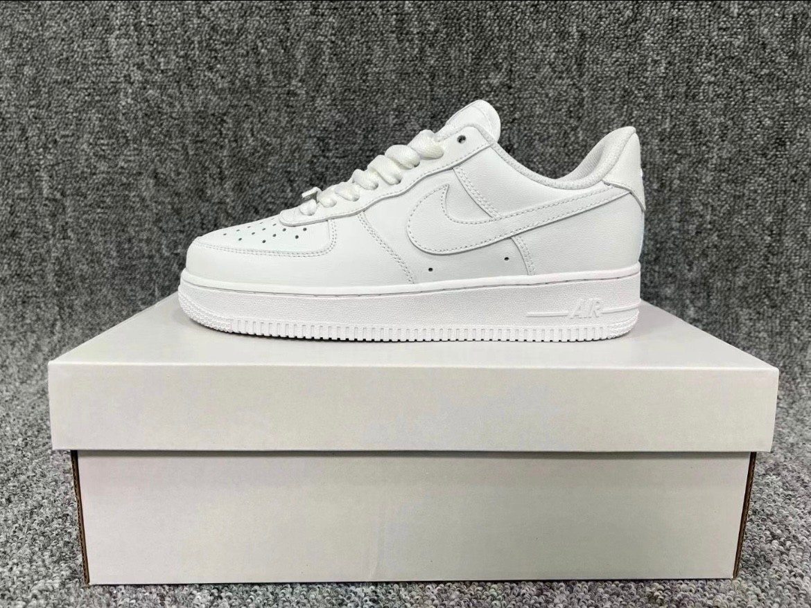 Men’s Nike Air Force 1 ’07 Low Triple Black/White Classic Sneakers US Men’s Size