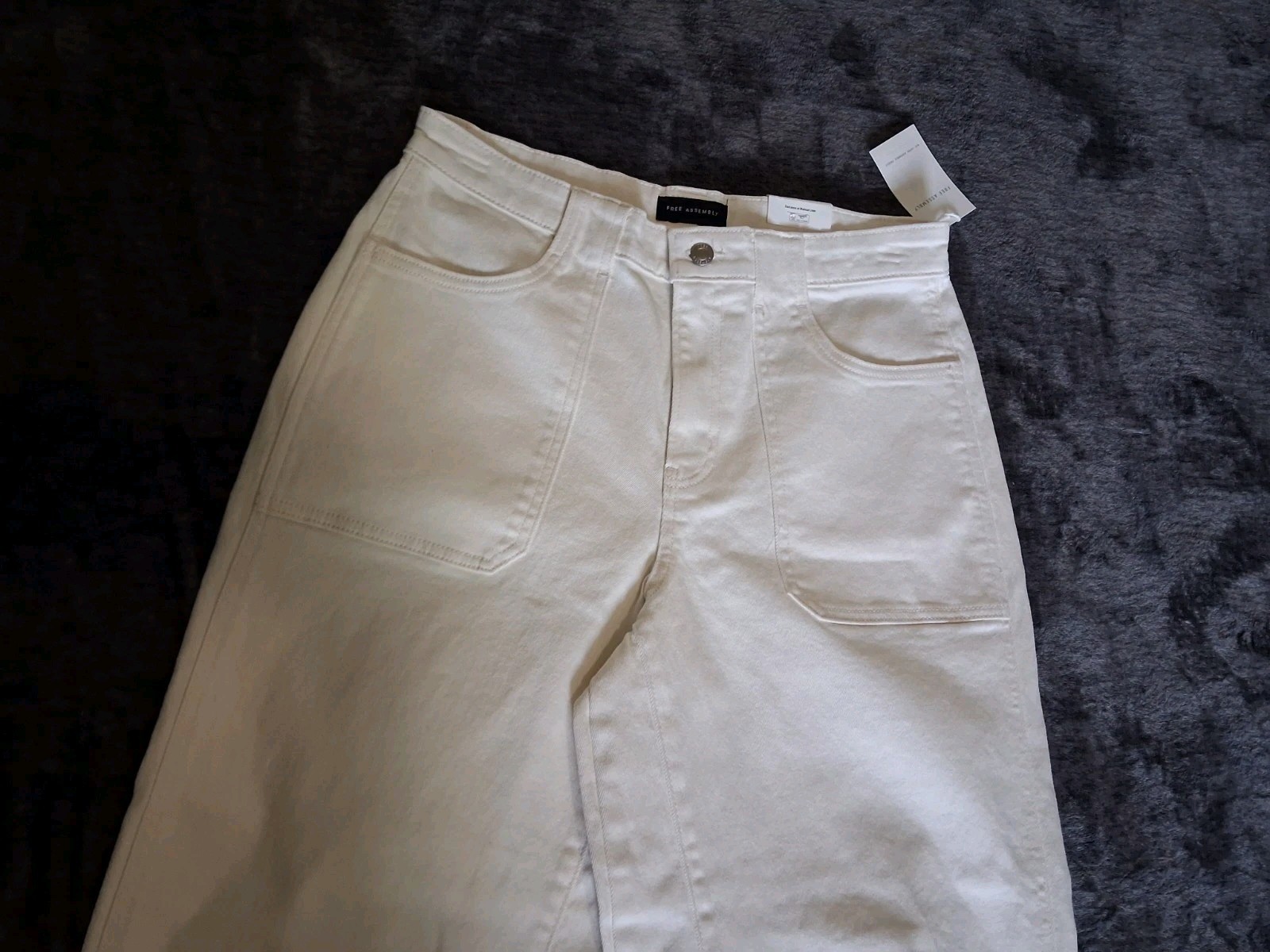 NWT Free Assembly Womens Size 10 Cream Denim Cropped Jeans High Rise Distressed