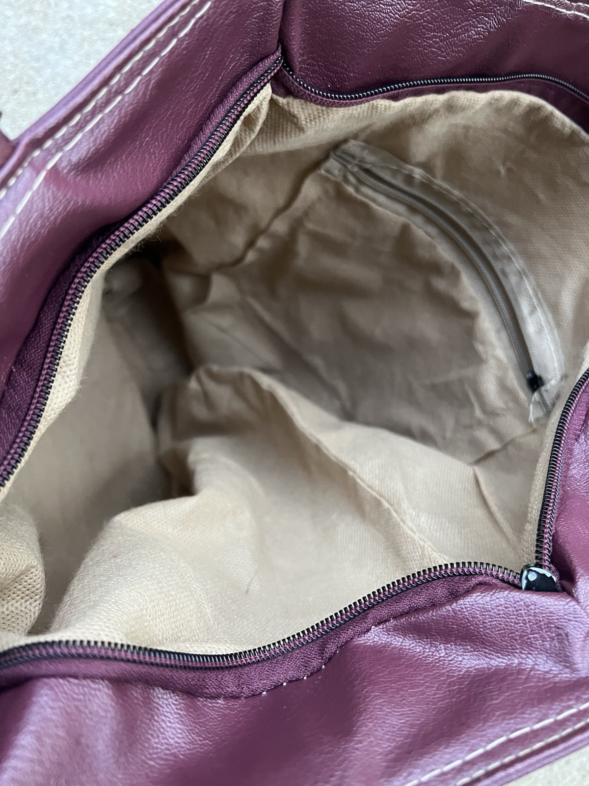 Burgundy Solid Tote Shoulder Bag Zip Top Beige Lined Inner Pockets Gold