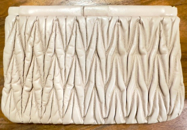 Miu Miu: Matelasse-Nude Quilted Leather Clutch