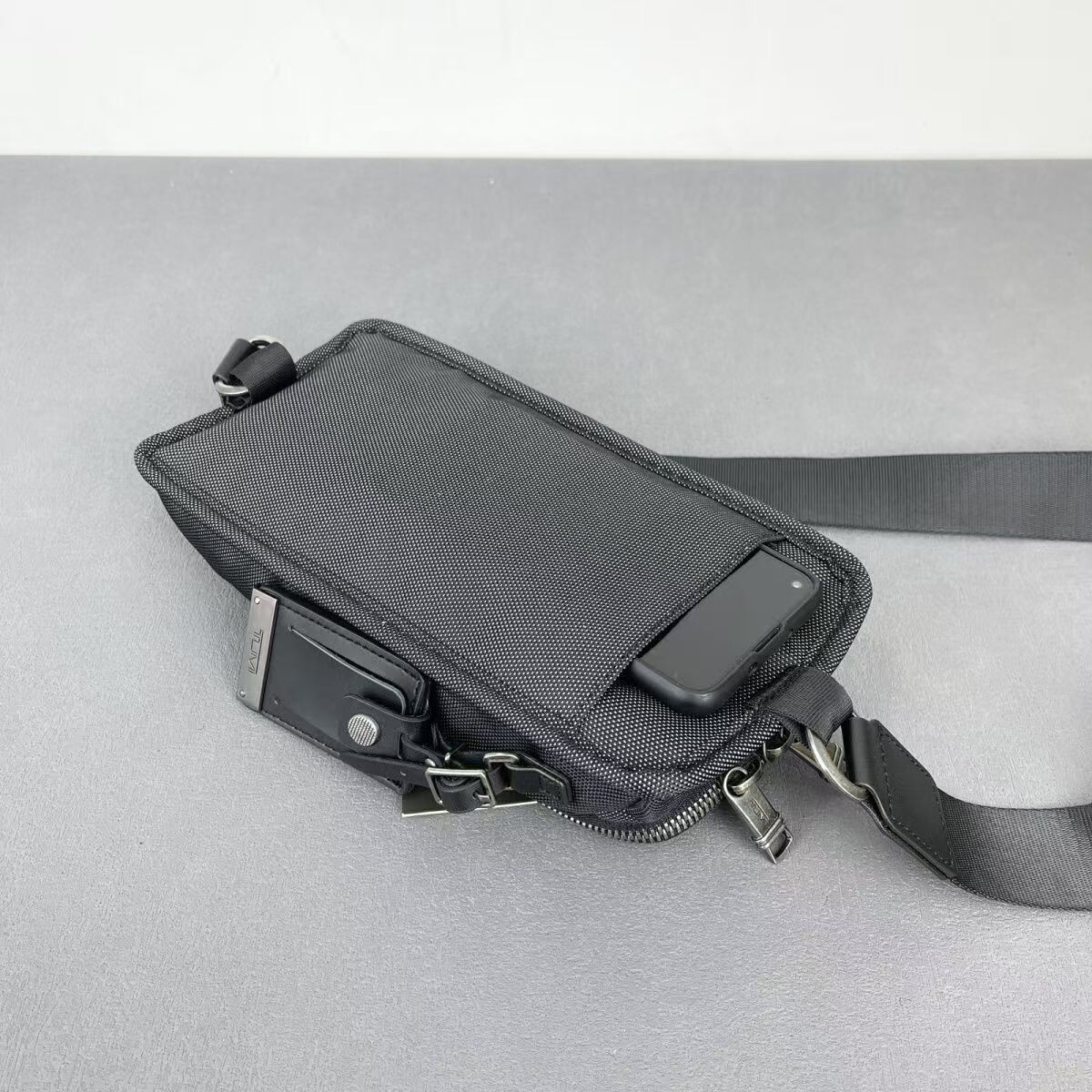 NEW TUMI Alpha 3 Compact Sling One Shoulder Bag Popular Model Black outlet