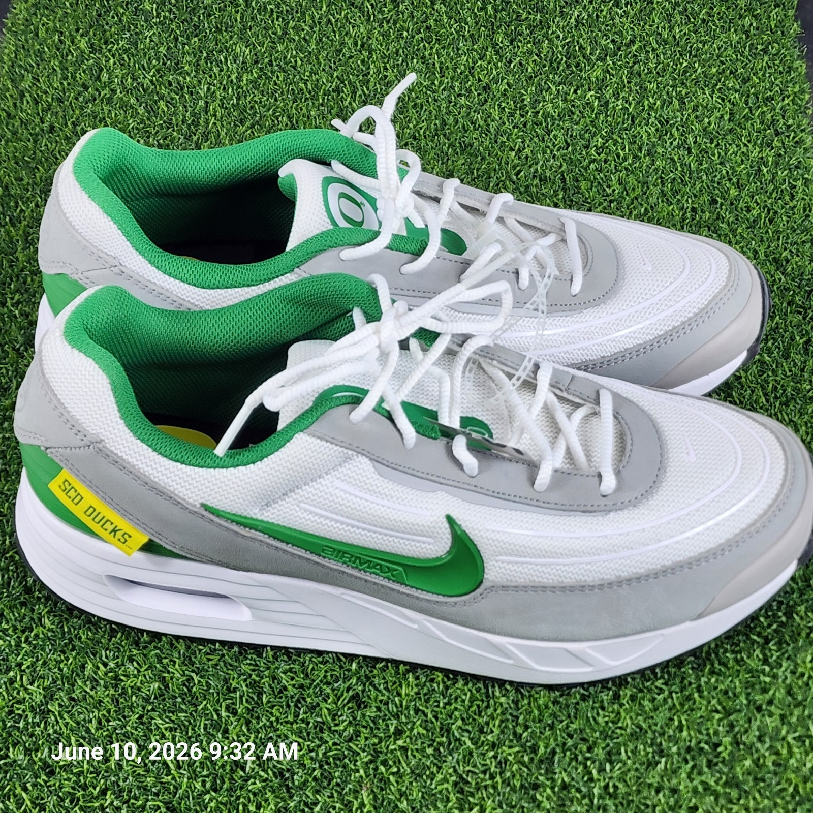 Nike Air Max Verse Oregon Ducks White/Apple Green IB3224-100 Mens Size 9.5 NCAA