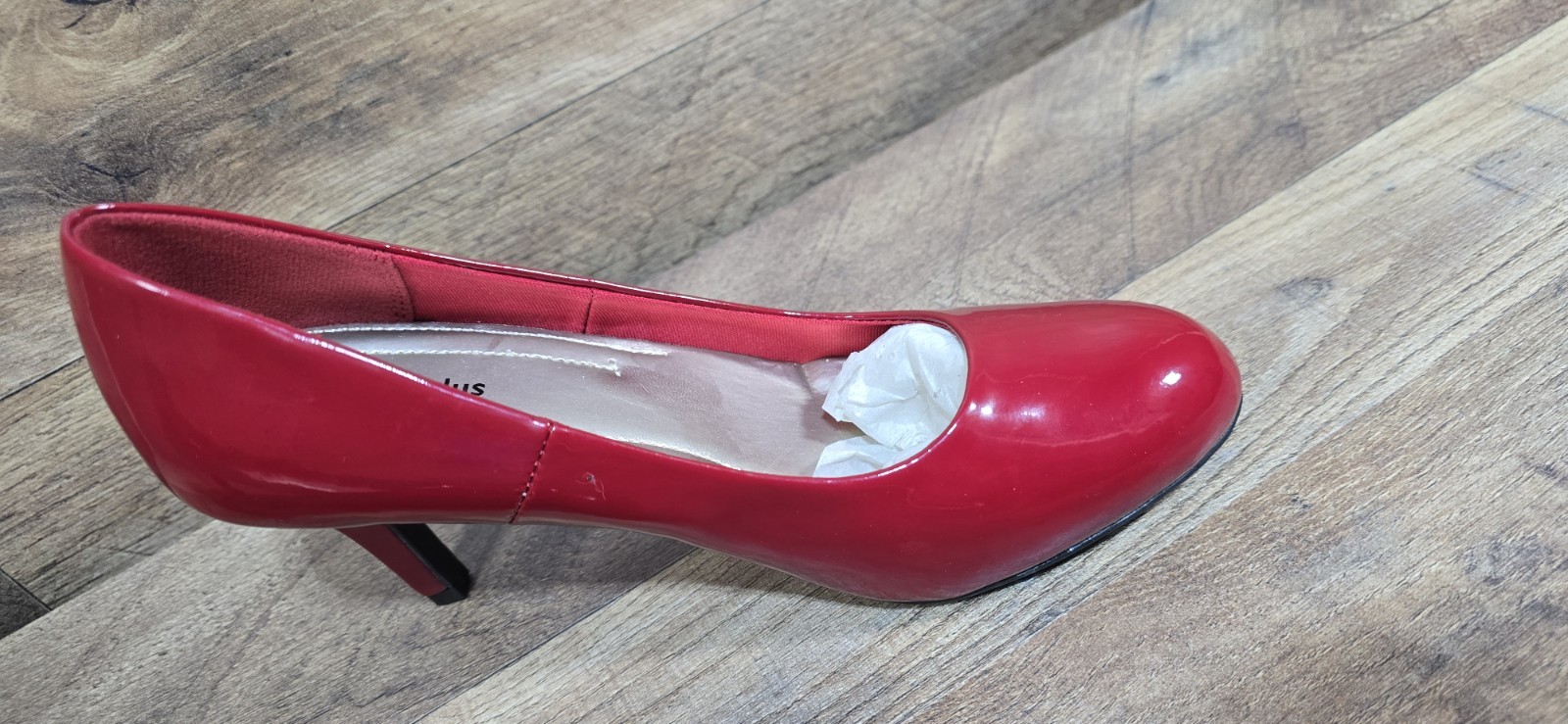Comfort Plus By Predictions Heels Red New Size 9