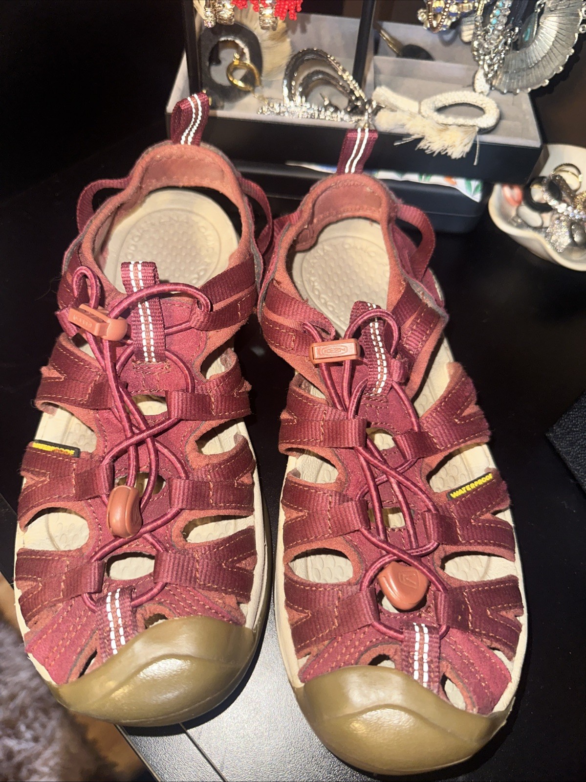 Keen Newport H2 Sandals Burgundy Red Size 7.5