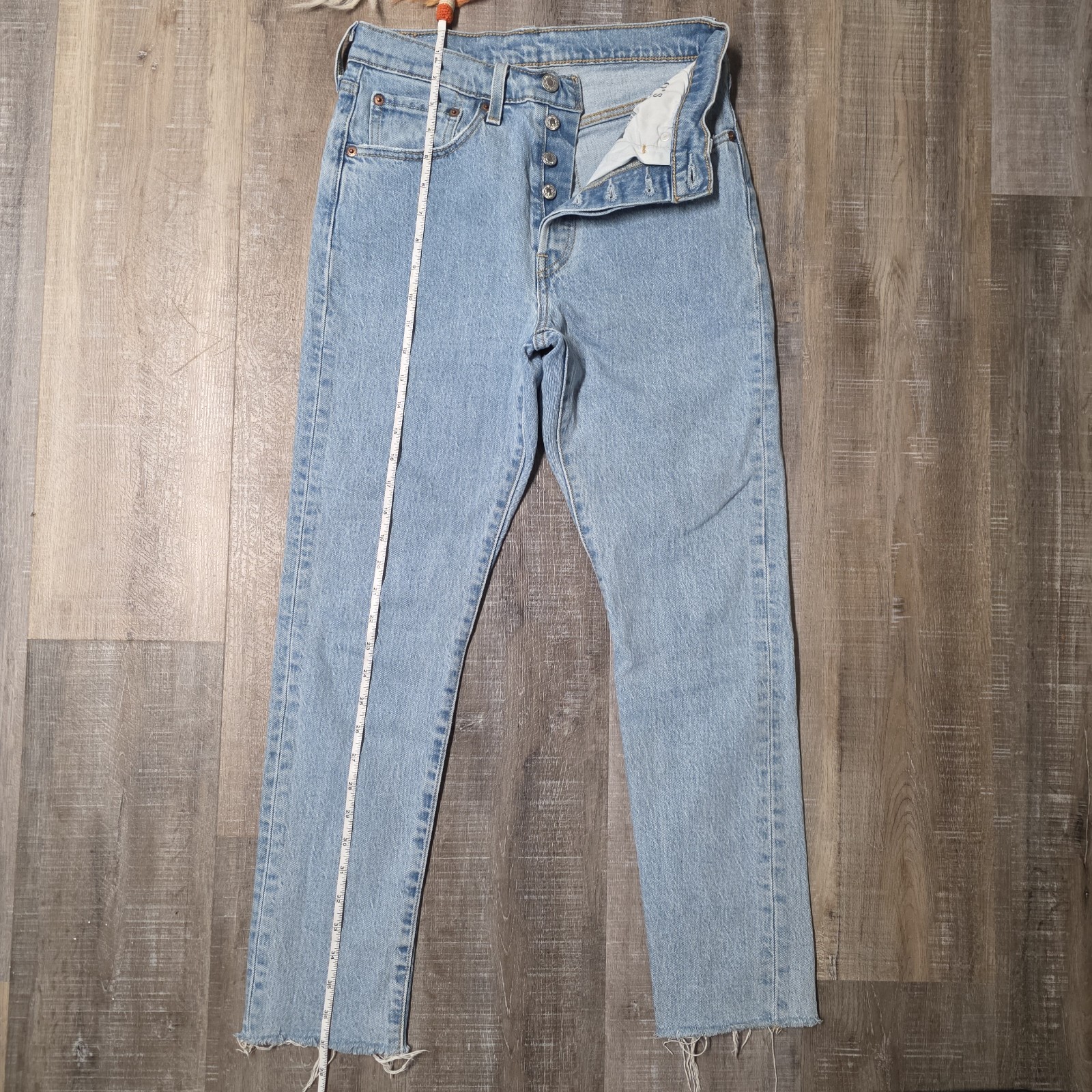 Levi’s Genuine 501 Skinny Filiforme 26″ × 28″ Light Wash Cut Off Jeans Cotton