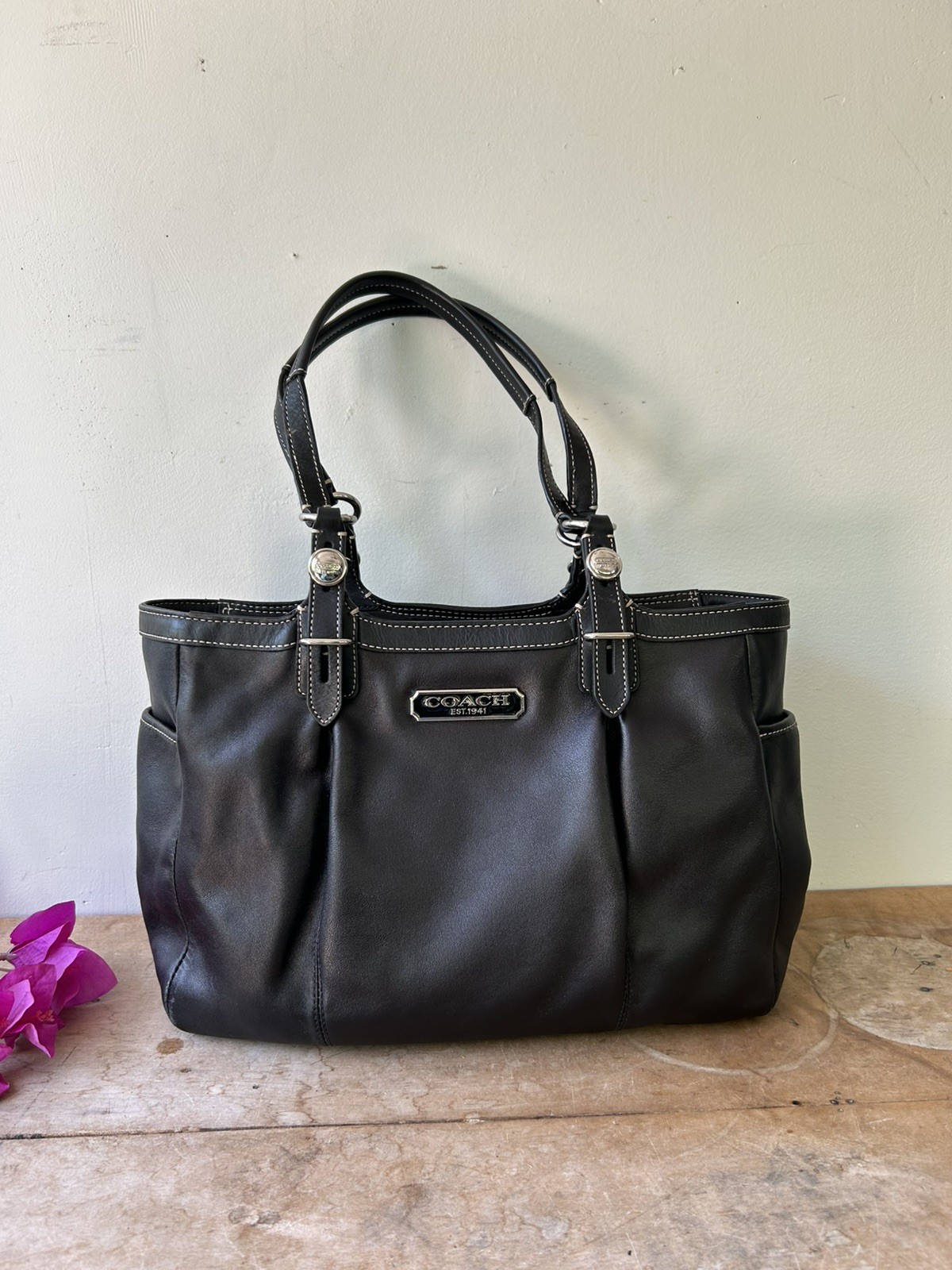 Coach gallery East west Black s atchel Bag Zip Closure. Coach F15147 *Read‼️