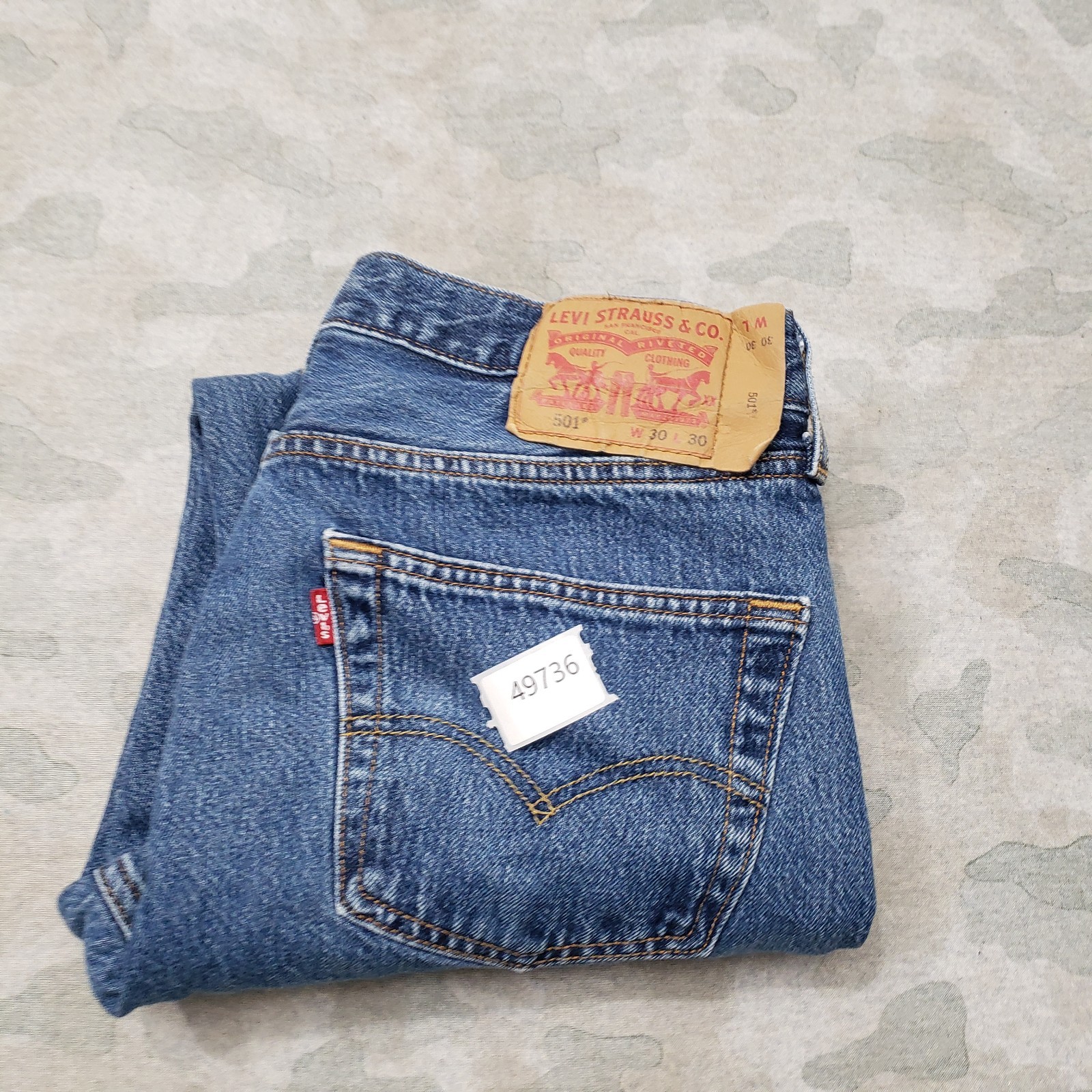 Levi’s 501 Jeans Mens 30×30 Blue Straight Leg Button Fly Denim Medium Wash
