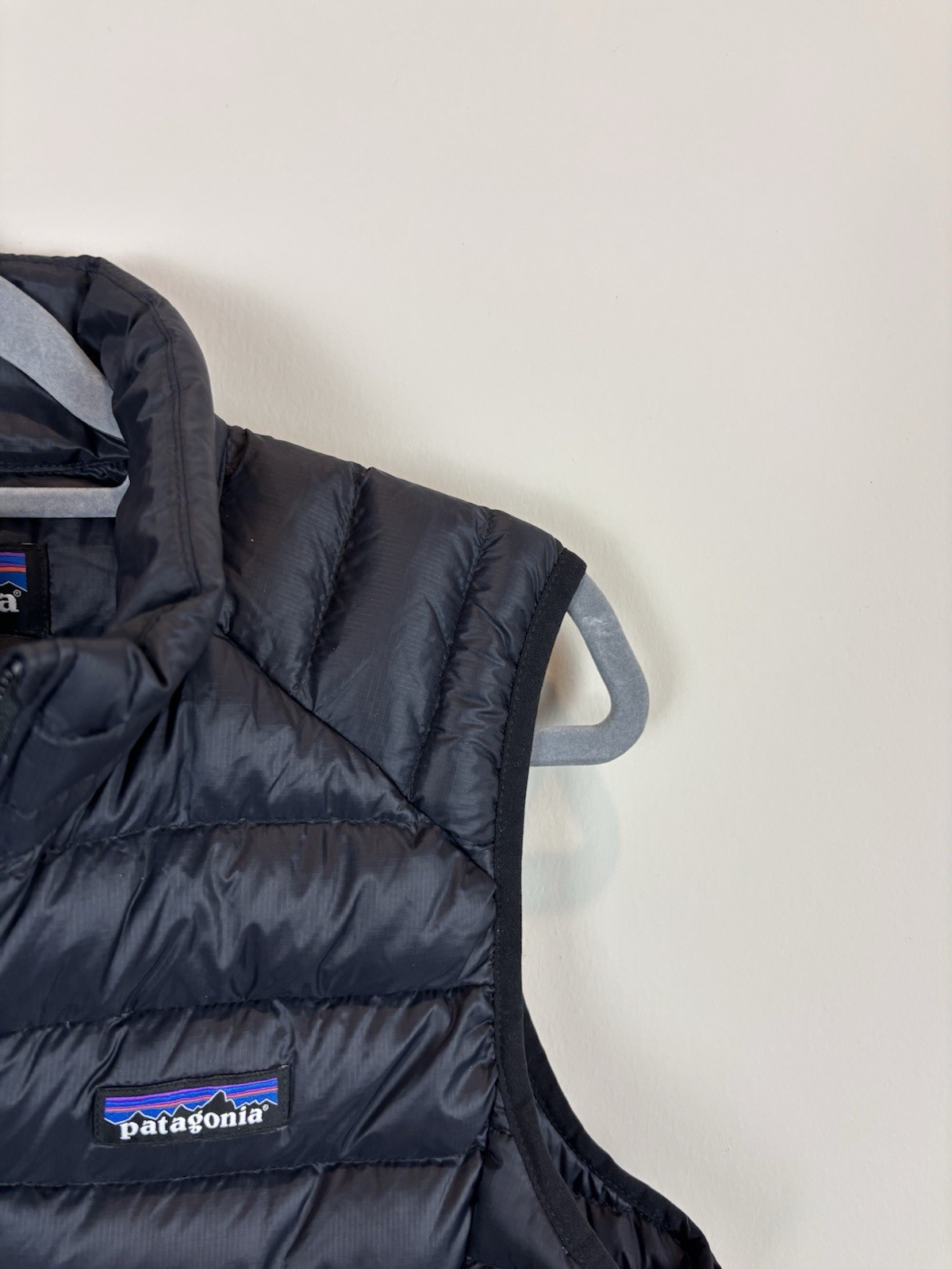 Patagonia Down Sweater Insulated Vest Size Medium Women Black 800 Fill SP24