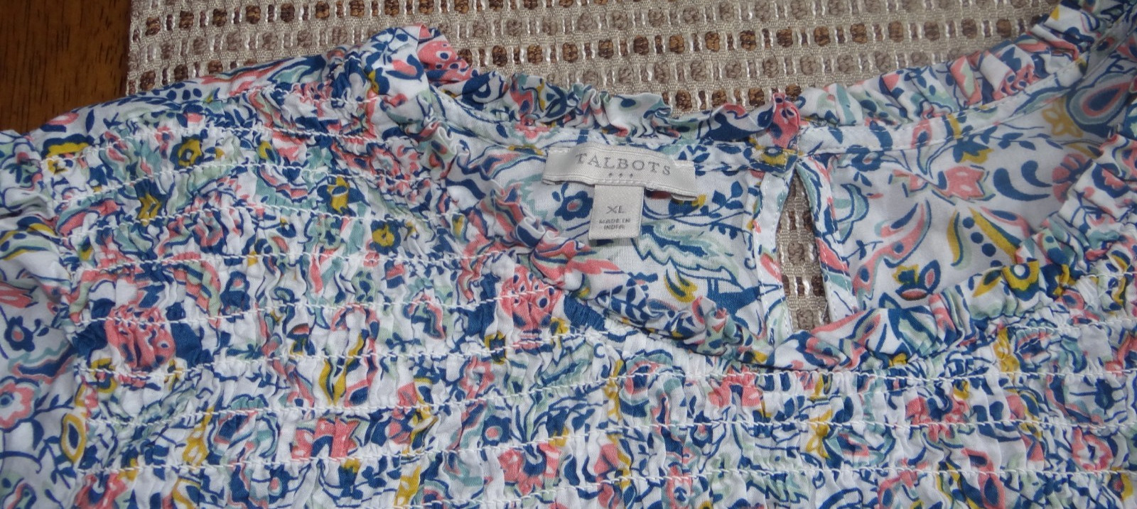 VGC TALBOTS WOMANs FLOWER & BIRD PULLOVER TOP w/SMOCKING AT NECKLINE — X-LARGE