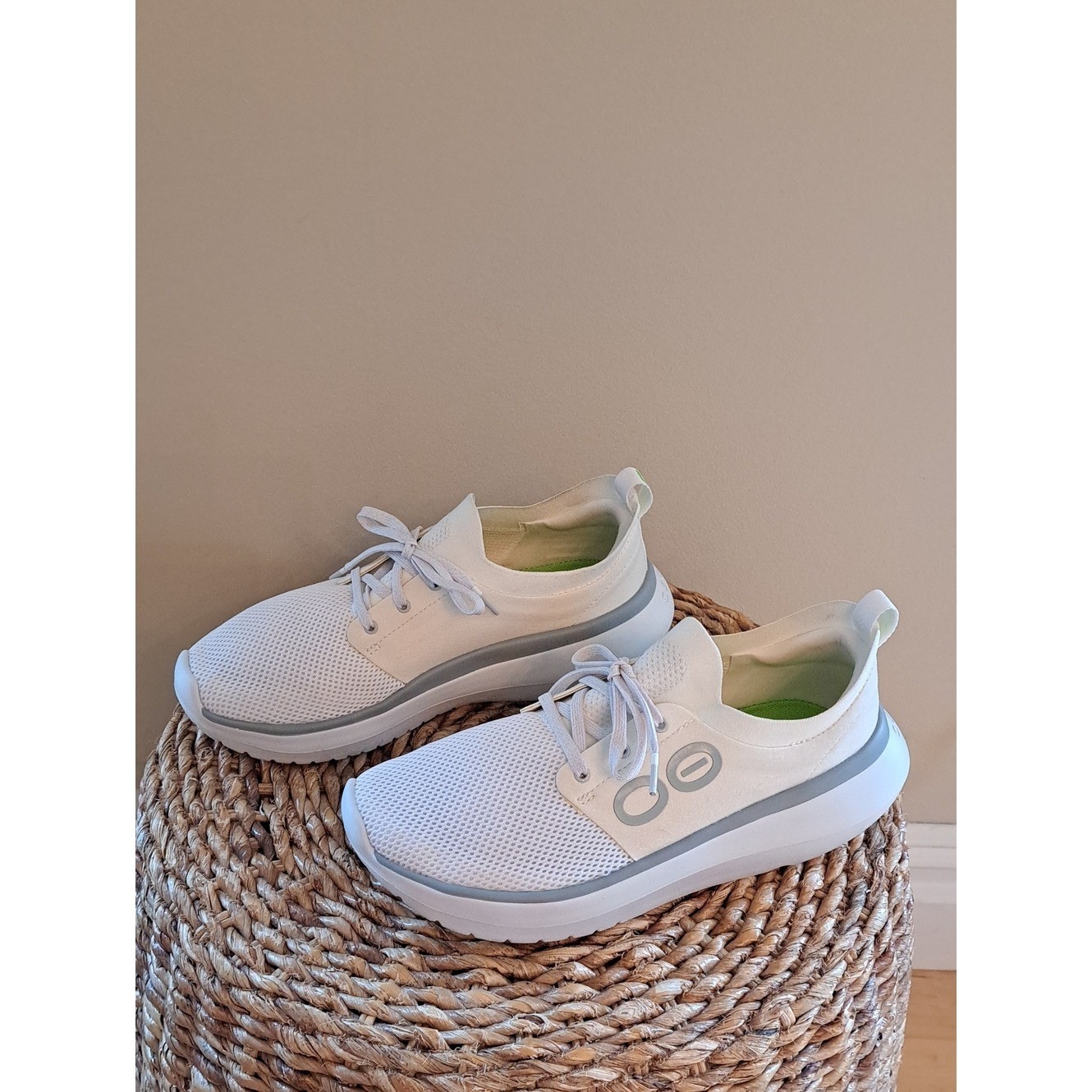 OOFOS Unisex OOmy Stride Recovery Athletic/Athleisure White Knit Sneakers W10/M8