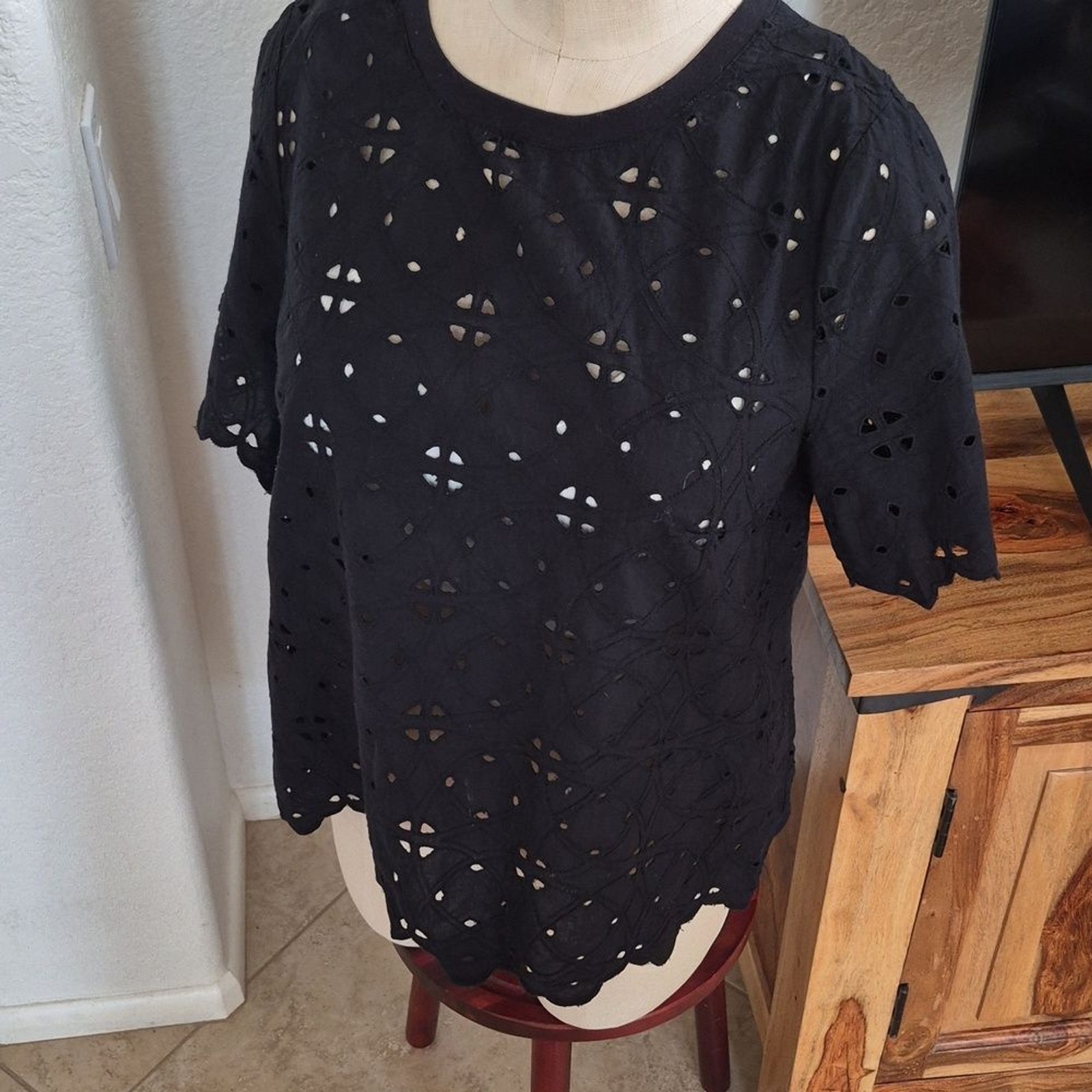 Who What Wear -Cut Out Design 100% Cotton Top Sz Medium