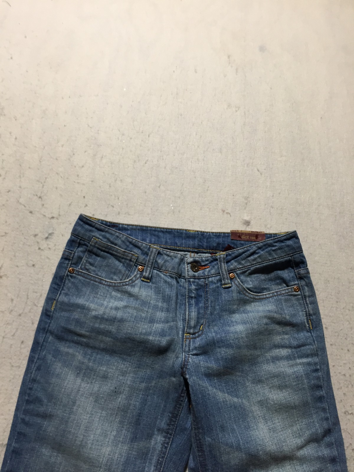 NEW Bongo Jeans Womens 7 Flared Legs Med. Wash Zip Up Butterfly Embroidered