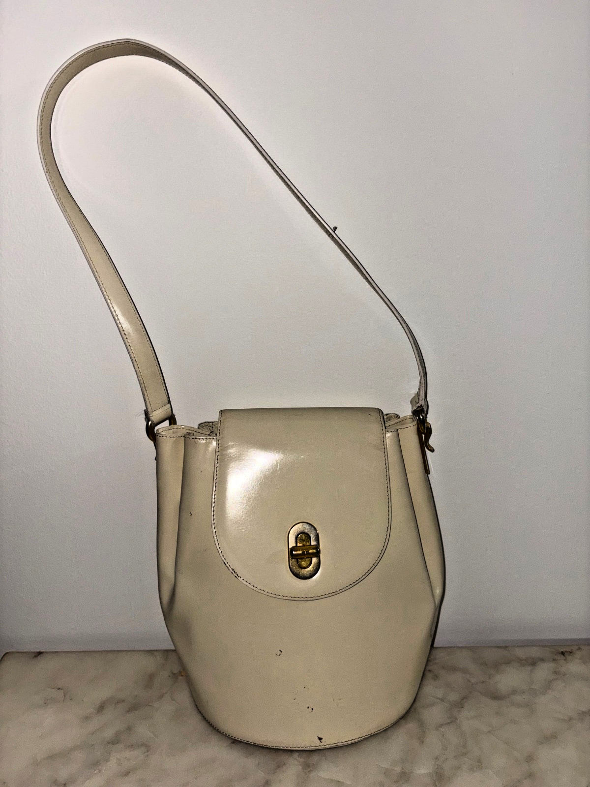 Vintage Moschino Redwall Cream Bucket Bag