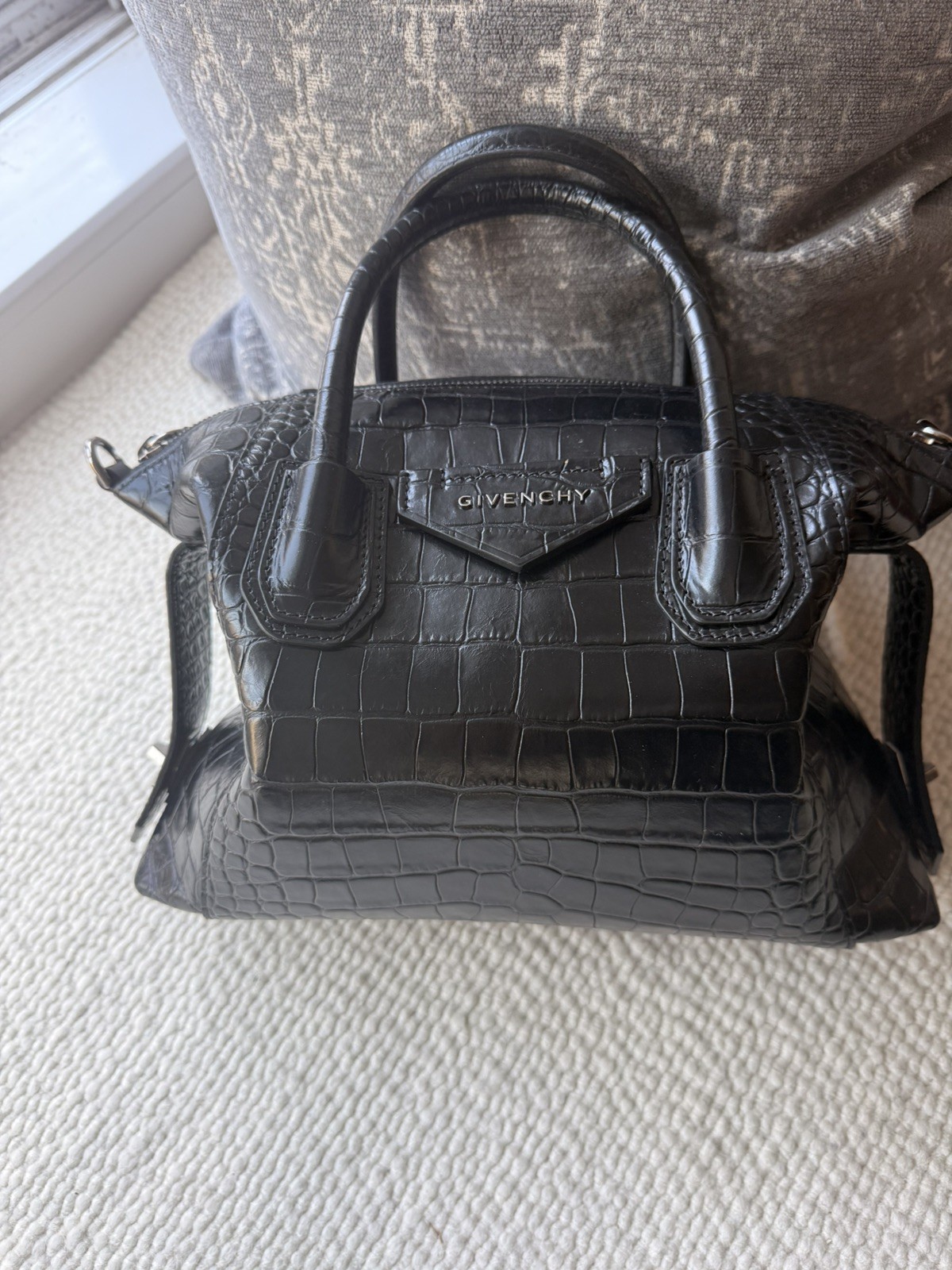 ⚡️Givenchy Small SOFT Antigona CROCODILE-Embossed Satchel BLACK Leather Bag⚡️