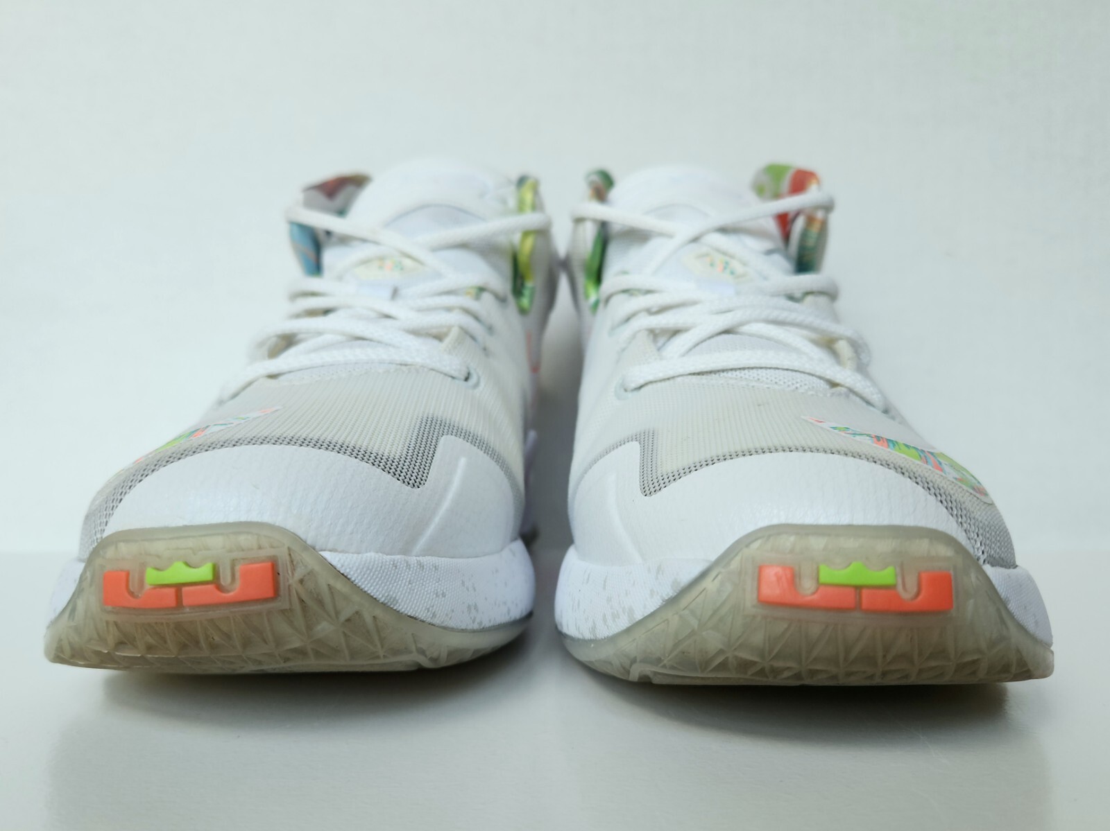 Nike LeBron 13 High Easter GS Size US 6.5Y 808709-108