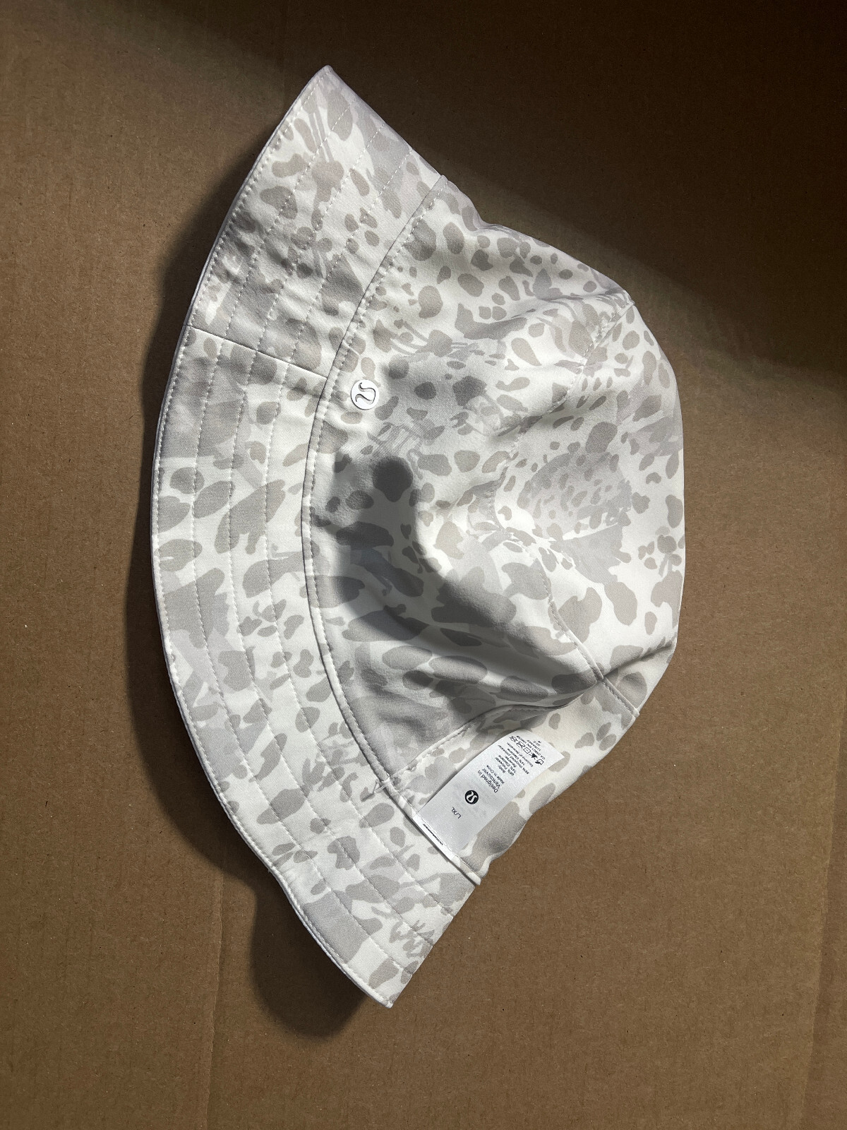 L/XL Lululemon Both Ways Reversible Bucket Hat White/Cheetah Camo Antique White