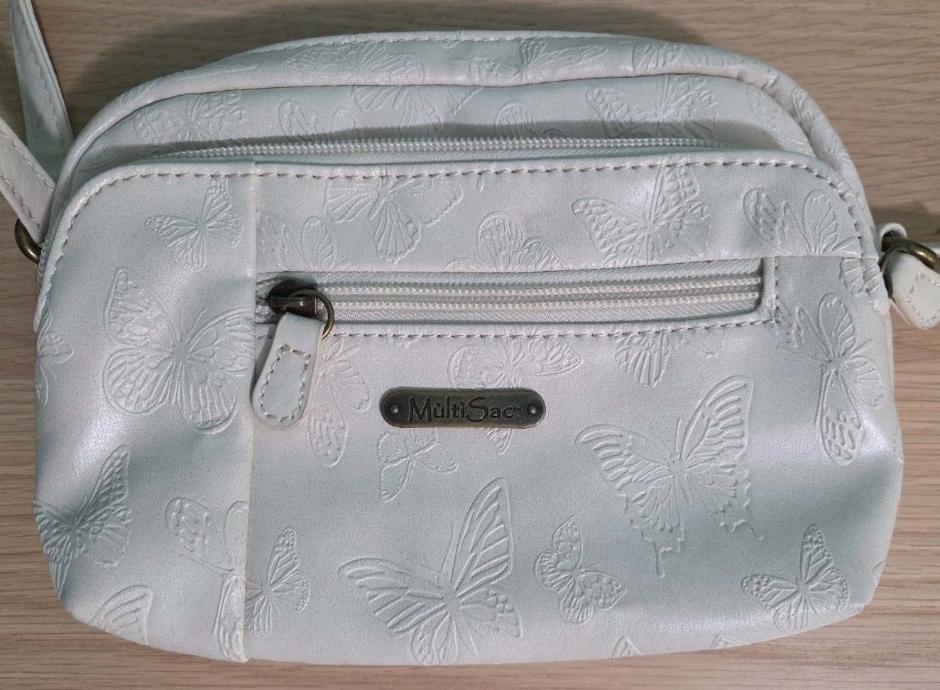 MULTI SAC zip Crossbody Bag White Butterflies with Pockets Adj Strap 5.5″x8″ EUC