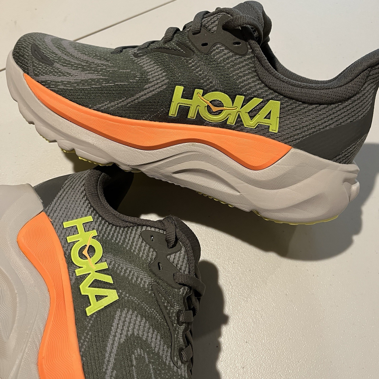 Hoka Arahi 8 Shoes Mens 8 Running Athletic Gray/Yellow/Orange