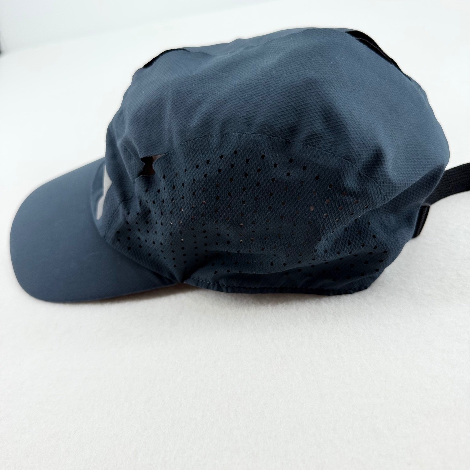 On Running Lightweight Cap Unisex OS Navy Blue Breathable Athletic Excellent
