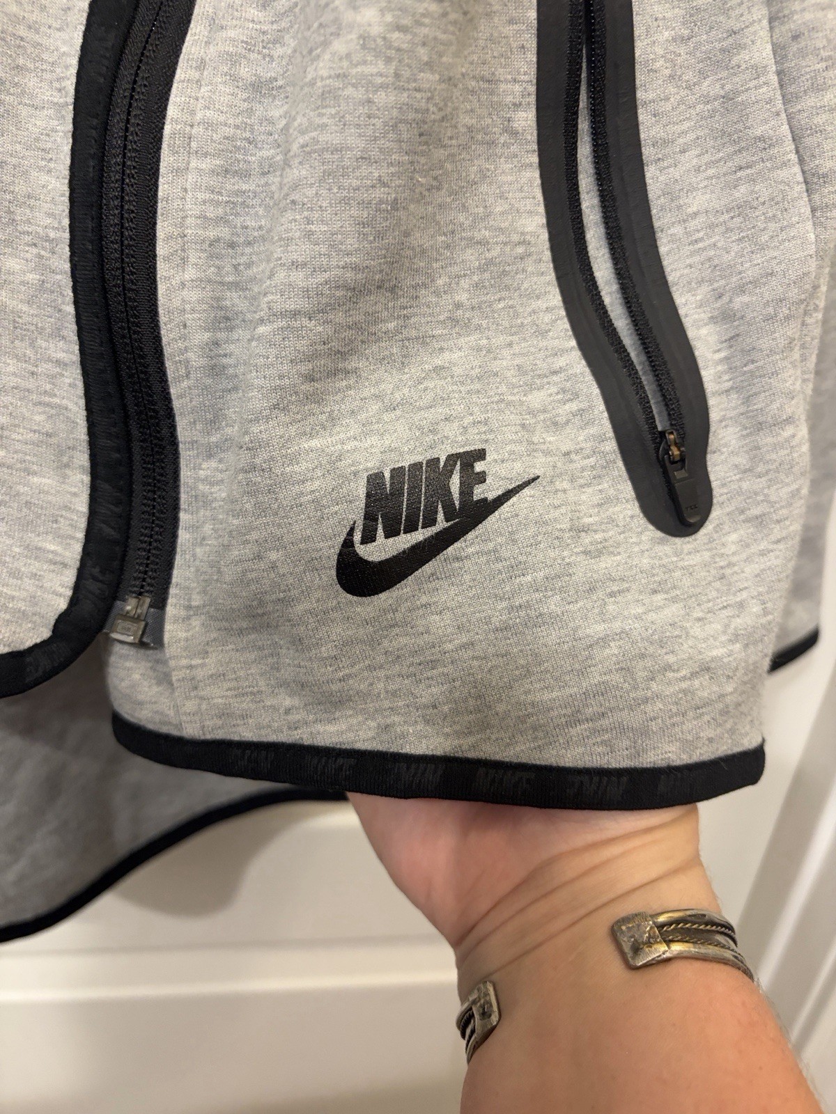 Nike Tech Fleece Men’s XS Gray/Black Full Zip Hooded Hoodie Jacket
