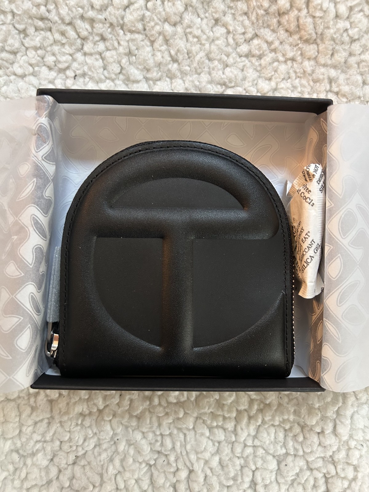 Telfar Black Zip-Around Logo Wallet NEW – Super cute and great design – Qty Disc