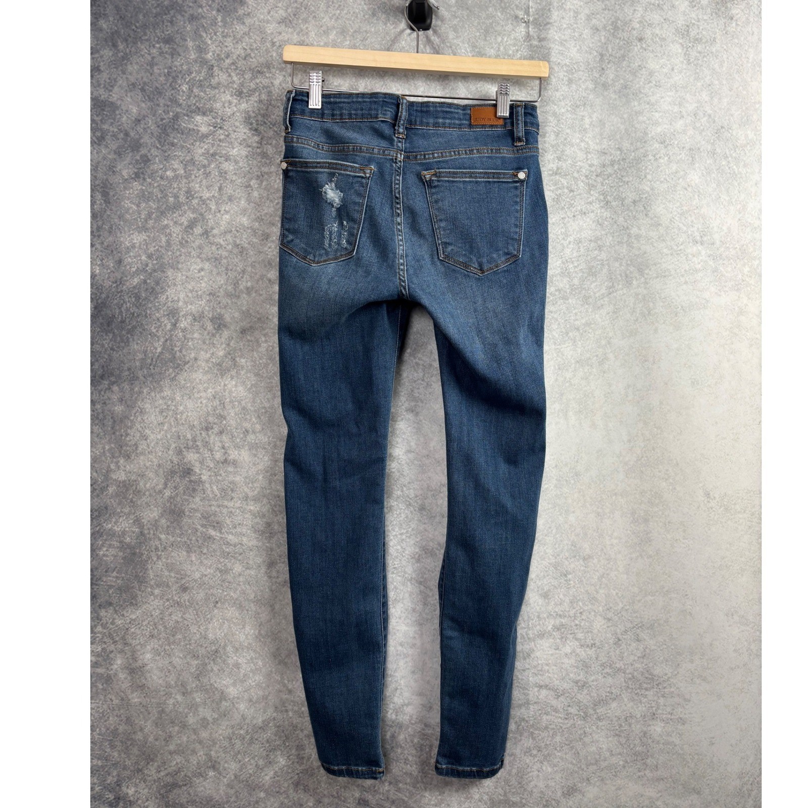 Judy Blue Women’s Skinny Fit Distressed Medium Wash Jeans Size 5 / 27