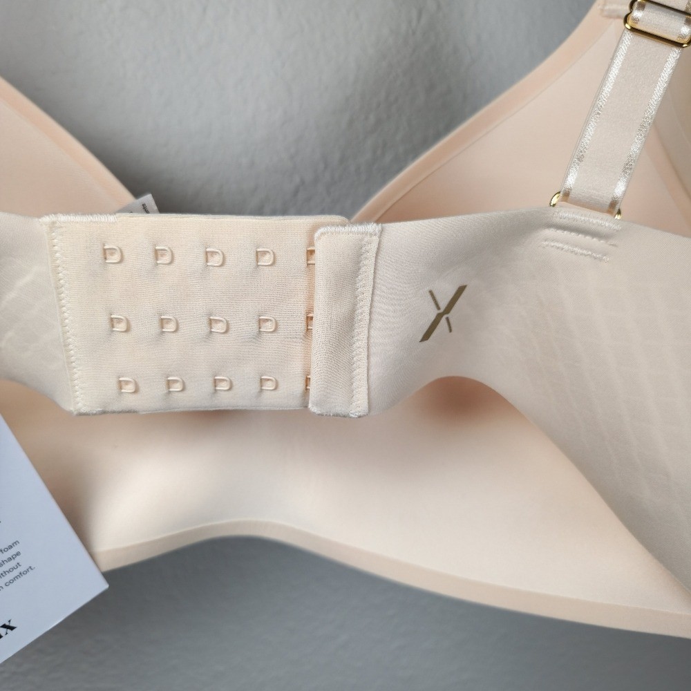 Knix Seamless Comfort Bra Beige Size 7 Wireless Full Coverage Smooth Feel 34/36
