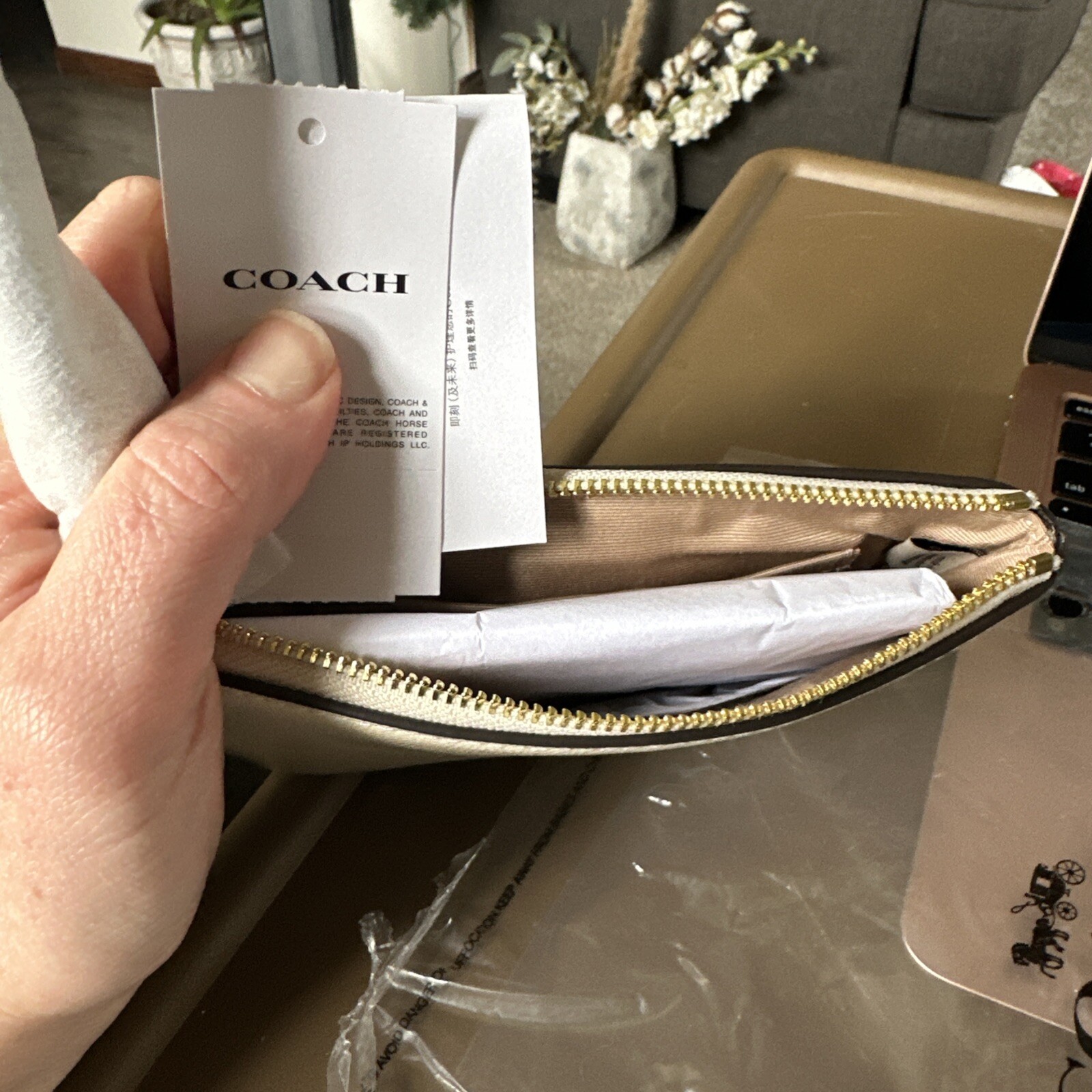 COACH CP483 Corner Zip Wristlet Chalk White Pebbled Leather Small Pouch Clutch