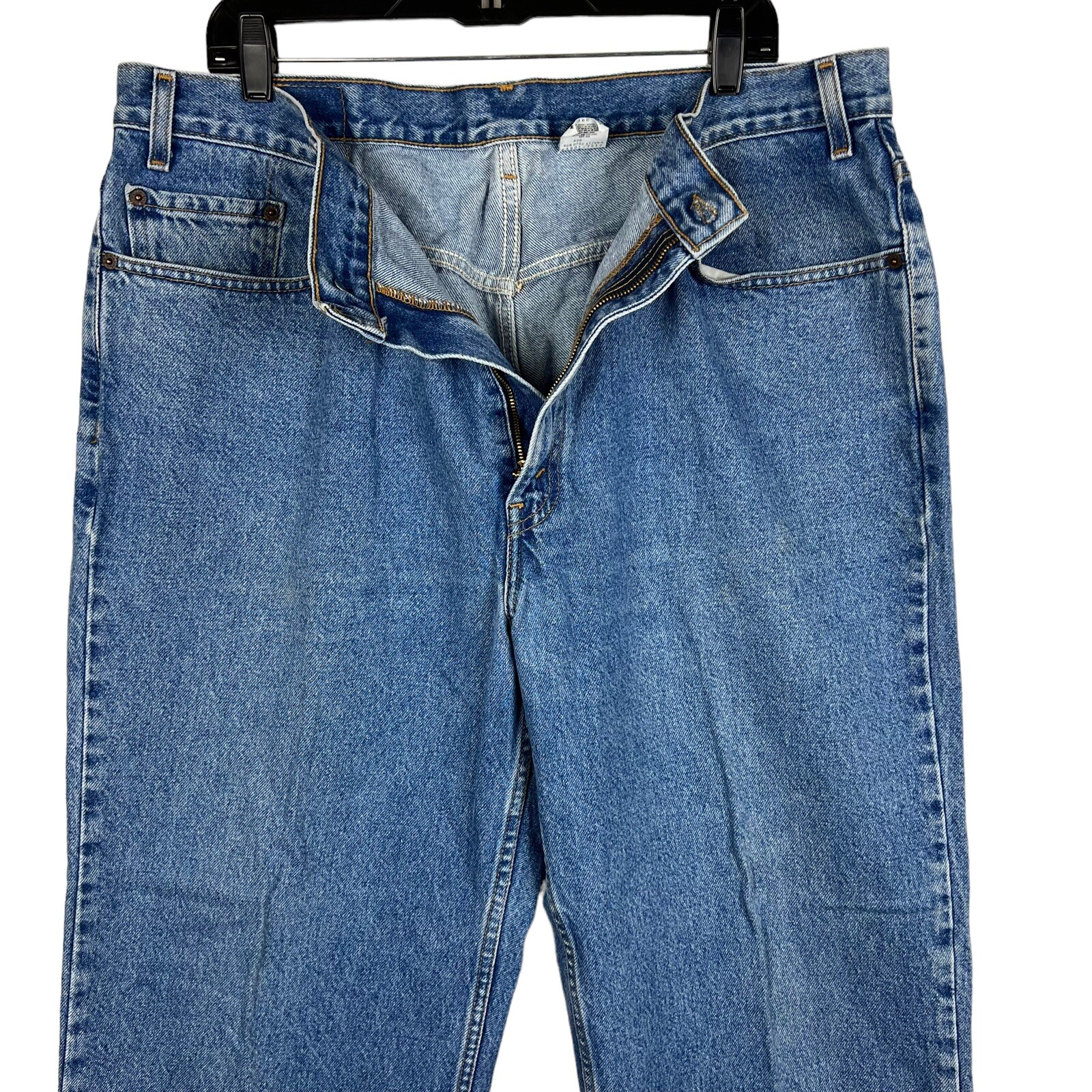 LEVIS MEN SIZE 40×30 (38×29 Actual) RELAXED STRAIGHT LEG MEDIUM WASH JEANS