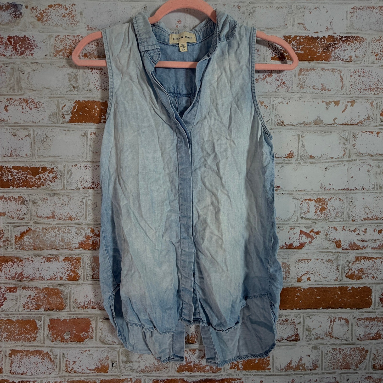 Cloth & Stone Sleeveless Button Down Women XS Light Blue Tencel Chambray Top