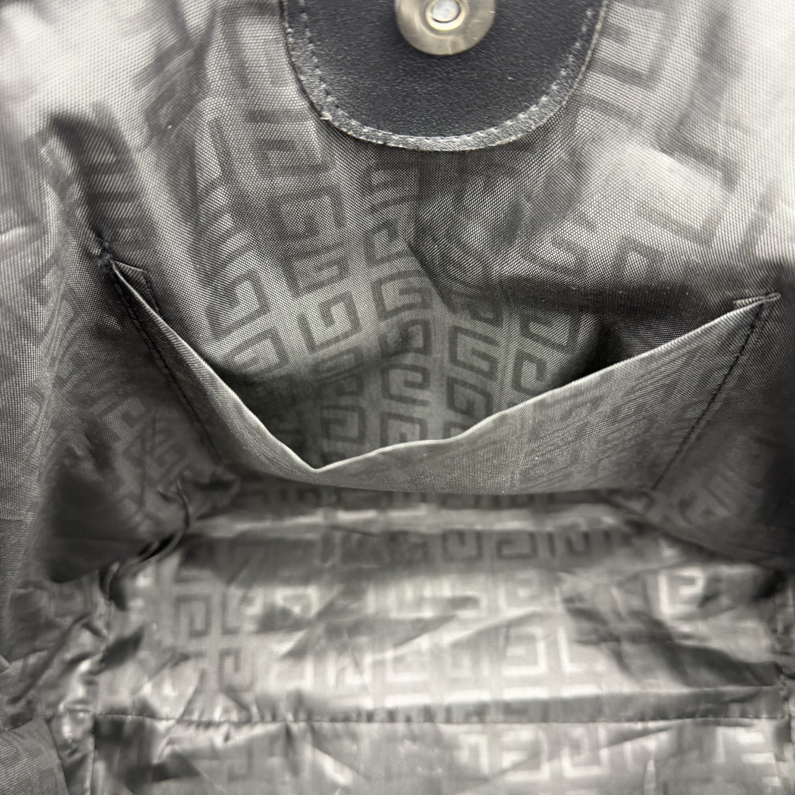 GIVENCHY Tote bag leather black Not available in Japan Magnetic button closure