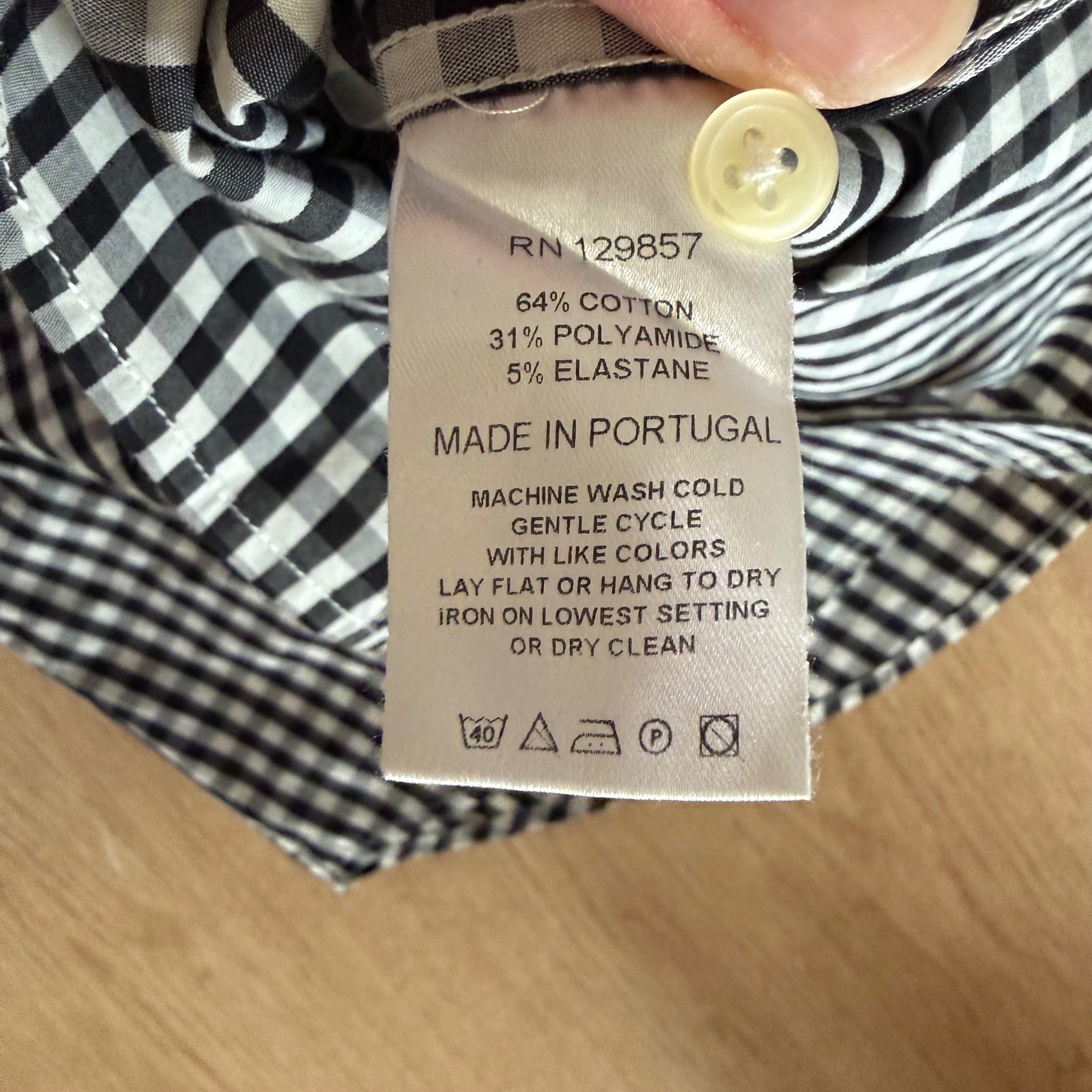 The Shirt Rochelle Behrens Womens Medium Black White Gingham Button Down Stretch
