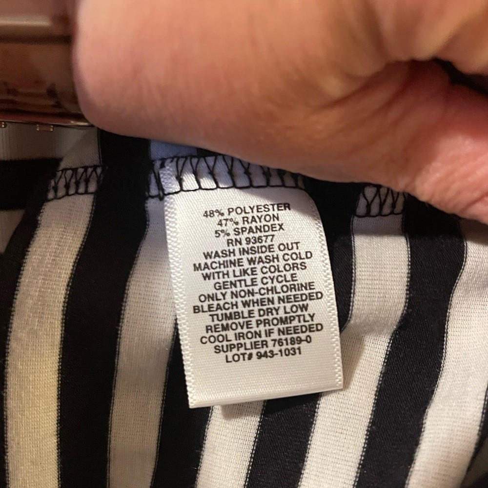 Boutique – V-Neck Black & White Stripped Top – Size 2X