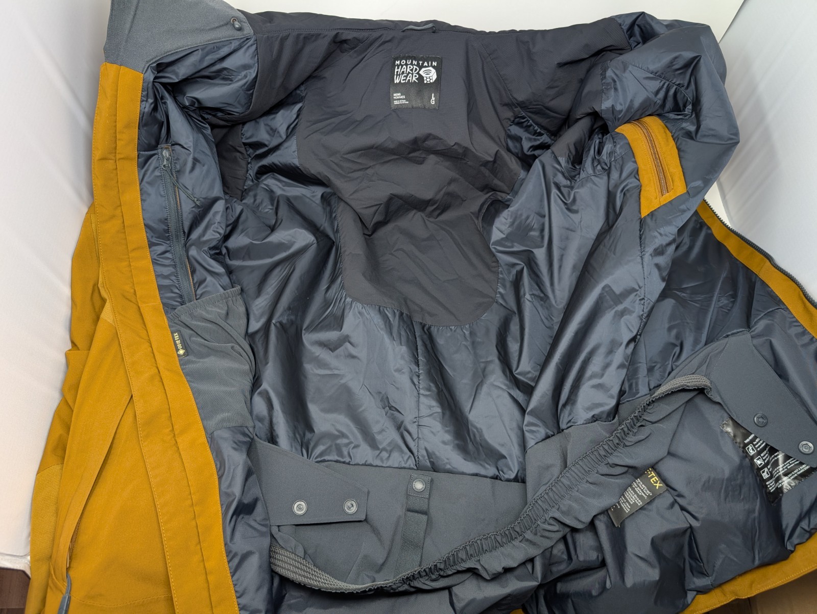 Men’s Mountain Hardwear Cloud Bank Gore-tex Hooded Jacket Large