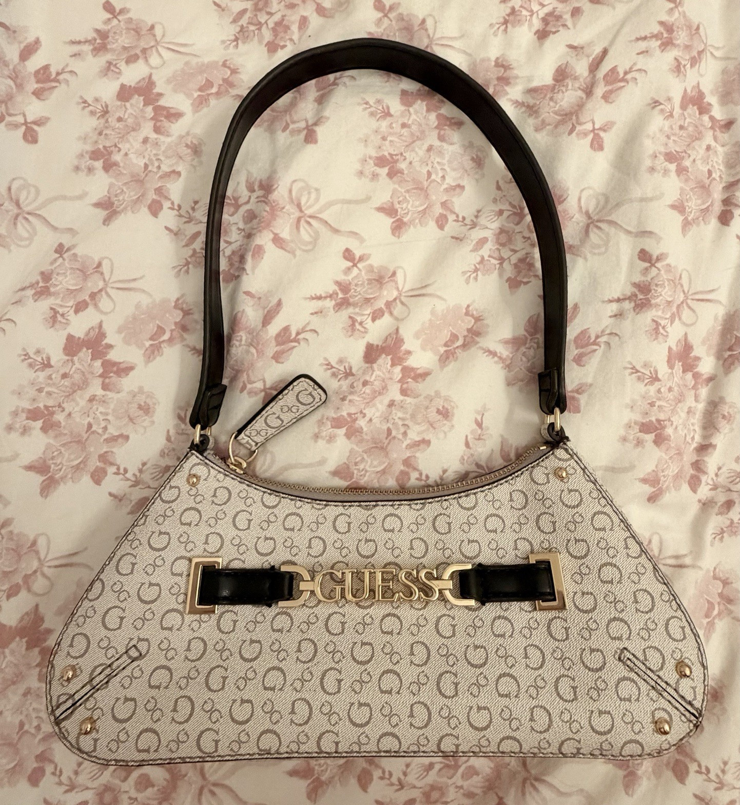 GUESS Women’s Beige Logo Shoulder Bag Black Strap Zip Lined Pockets Gold